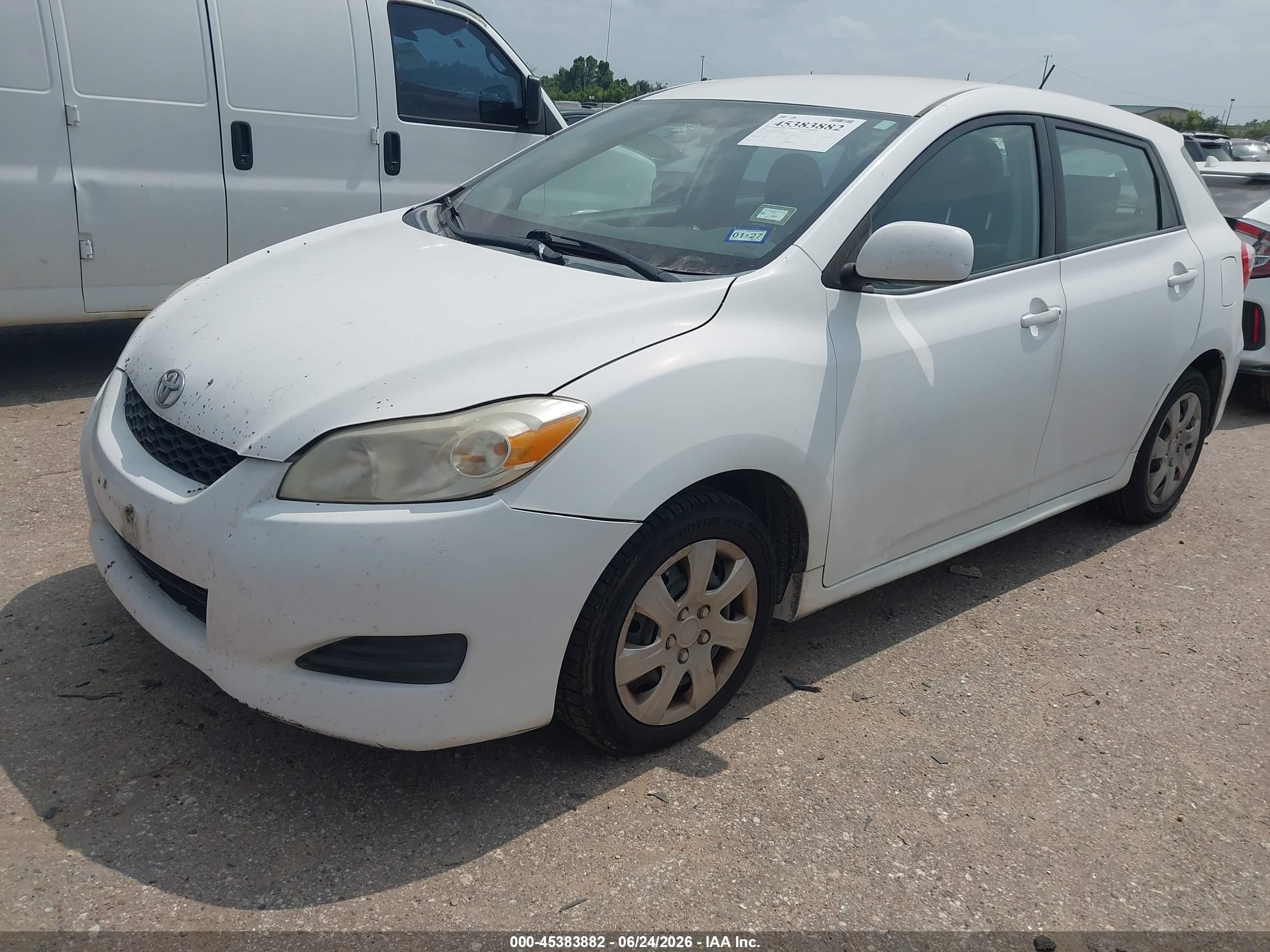 2010 Toyota Matrix   White vin: 2T1KU4EE4AC327761