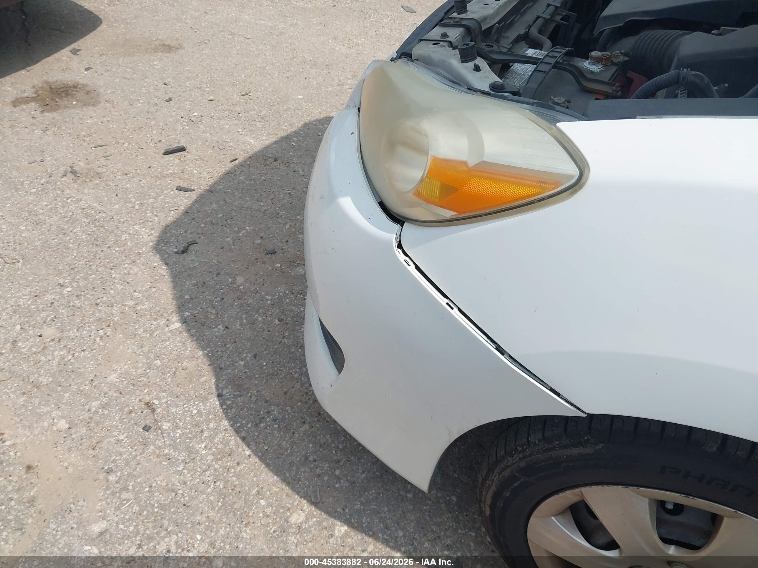 2010 Toyota Matrix   White vin: 2T1KU4EE4AC327761