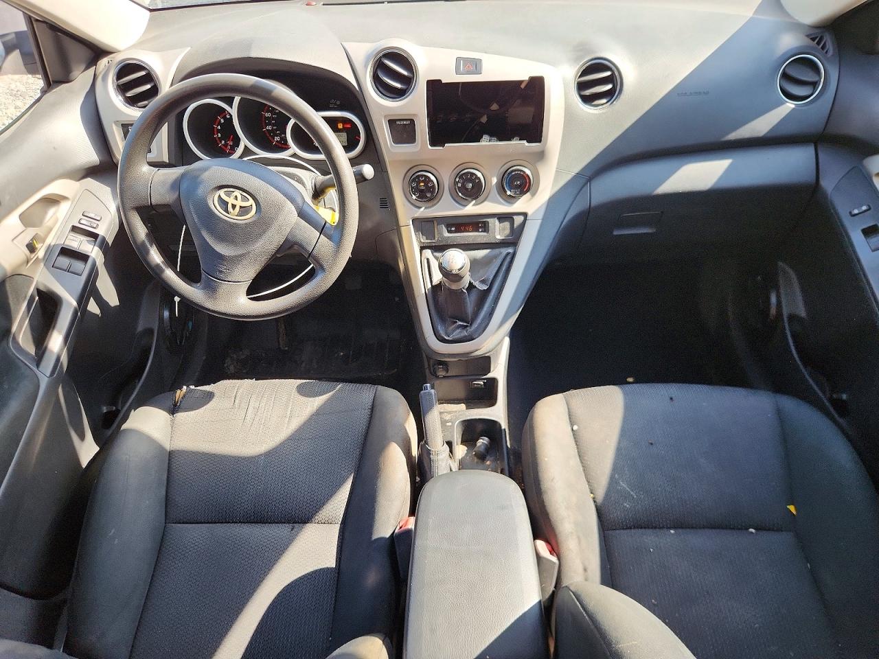 2010 Toyota Matrix Base White vin: 2T1KU4EE4AC493794
