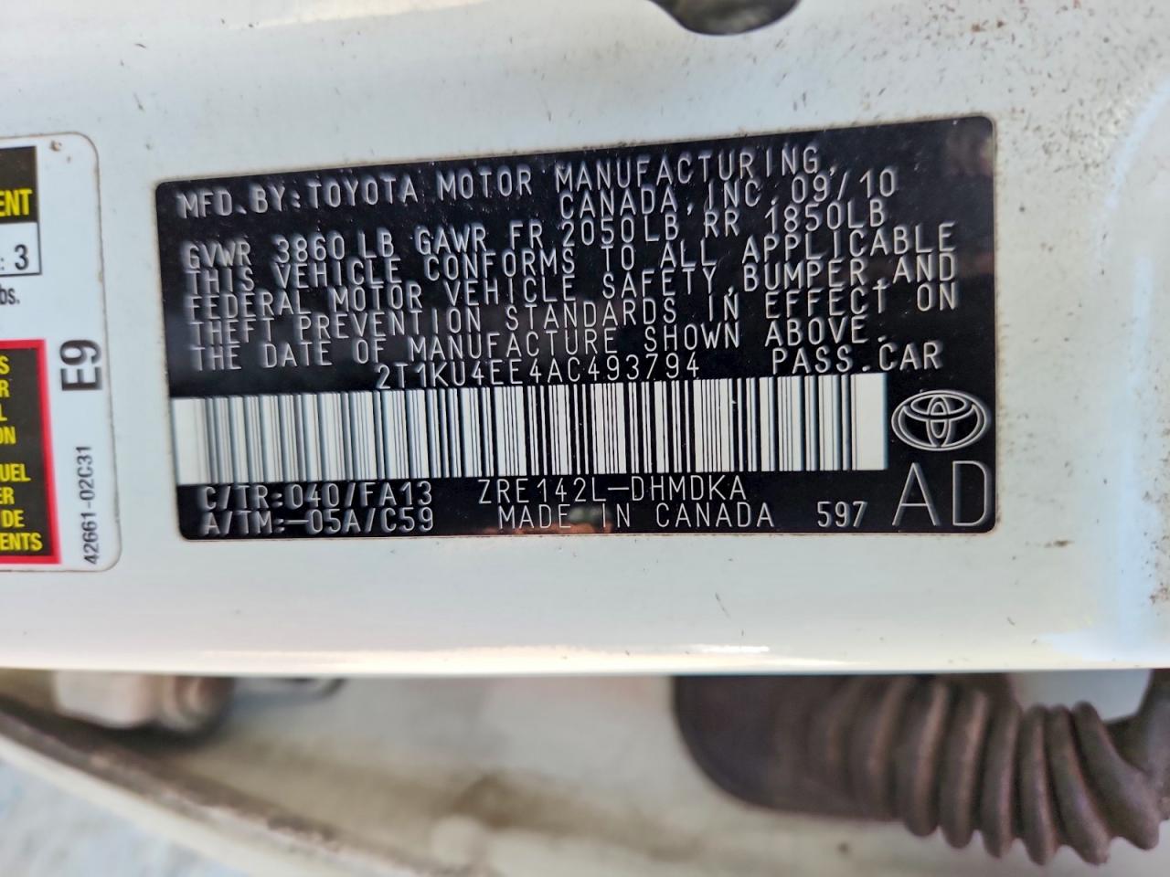 2010 Toyota Matrix Base White vin: 2T1KU4EE4AC493794