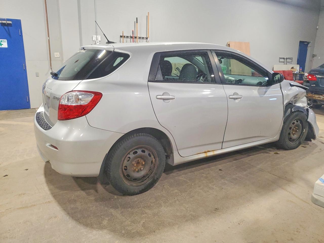 2011 Toyota Matrix Base Silver vin: 2T1KU4EE4BC584419