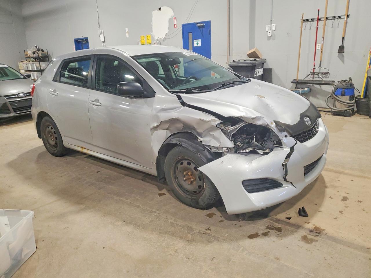 2011 Toyota Matrix Base Silver vin: 2T1KU4EE4BC584419