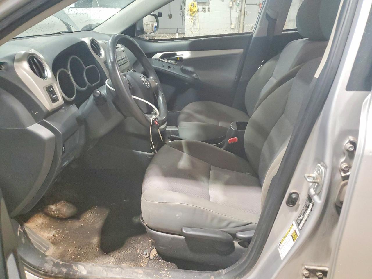 2011 Toyota Matrix Base Silver vin: 2T1KU4EE4BC584419