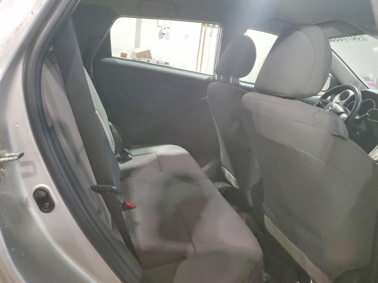 2011 Toyota Matrix Base Silver vin: 2T1KU4EE4BC584419