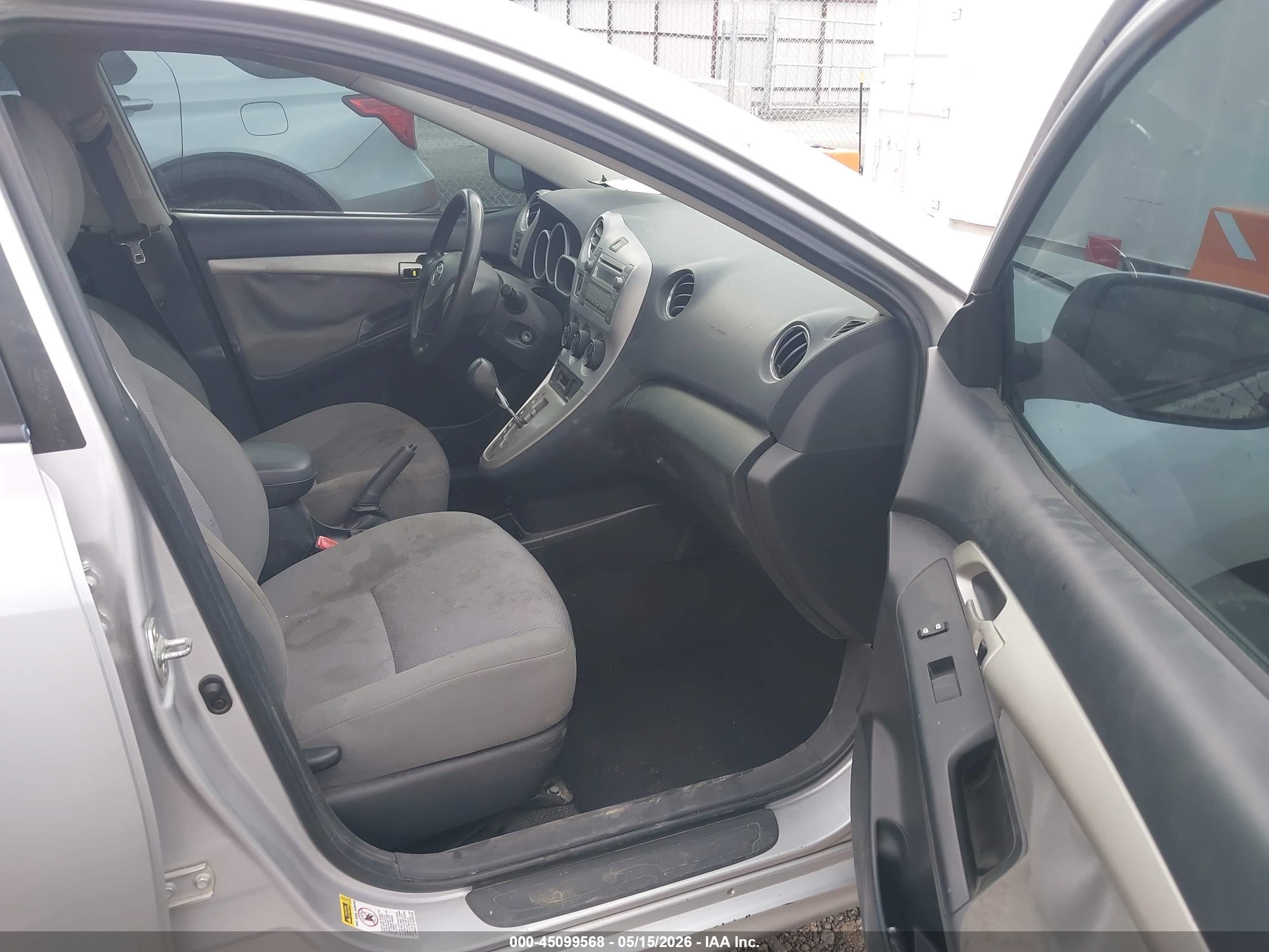 2010 Toyota Matrix   Silver vin: 2T1KU4EE5AC282040