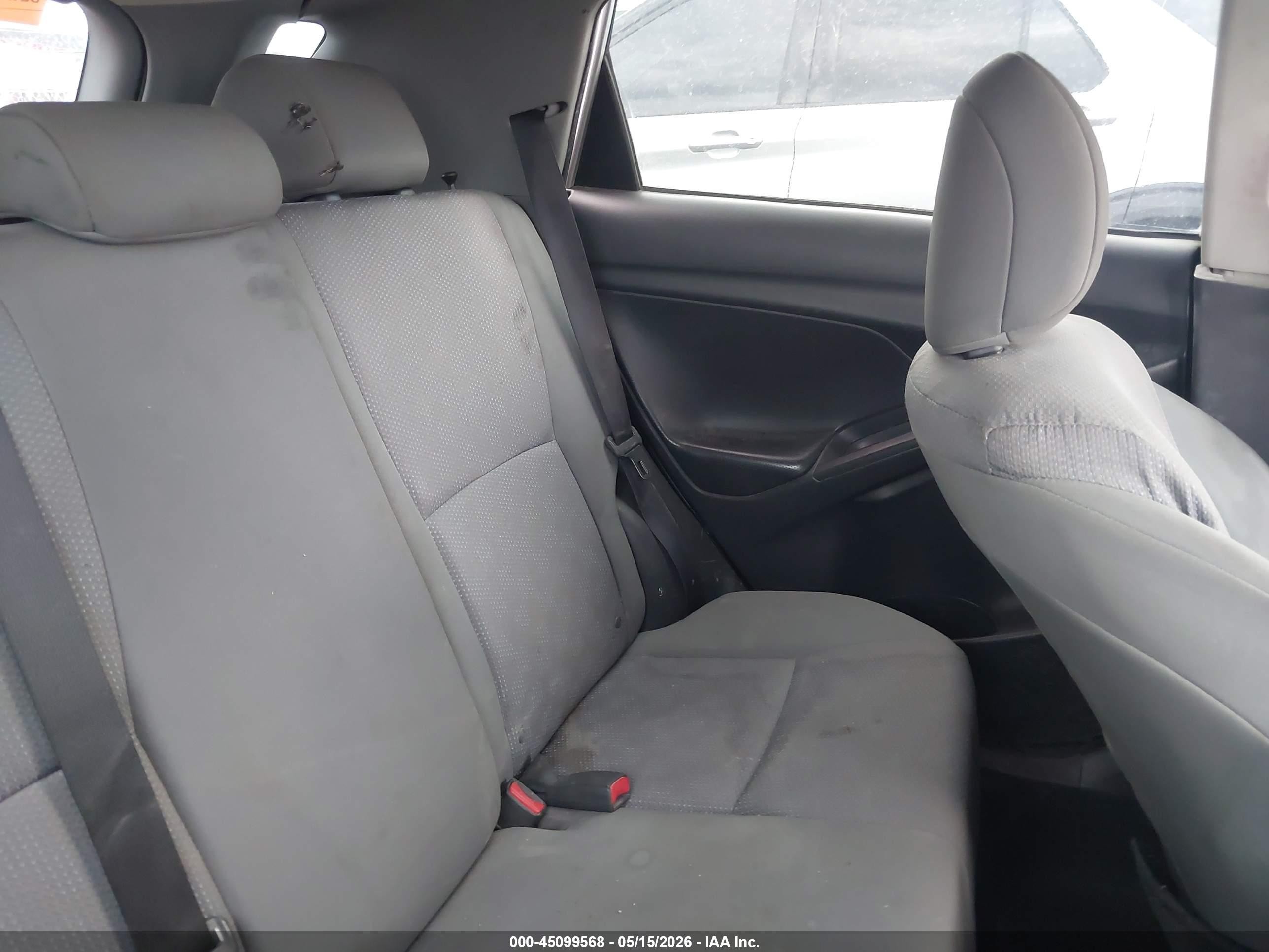 2010 Toyota Matrix   Silver vin: 2T1KU4EE5AC282040