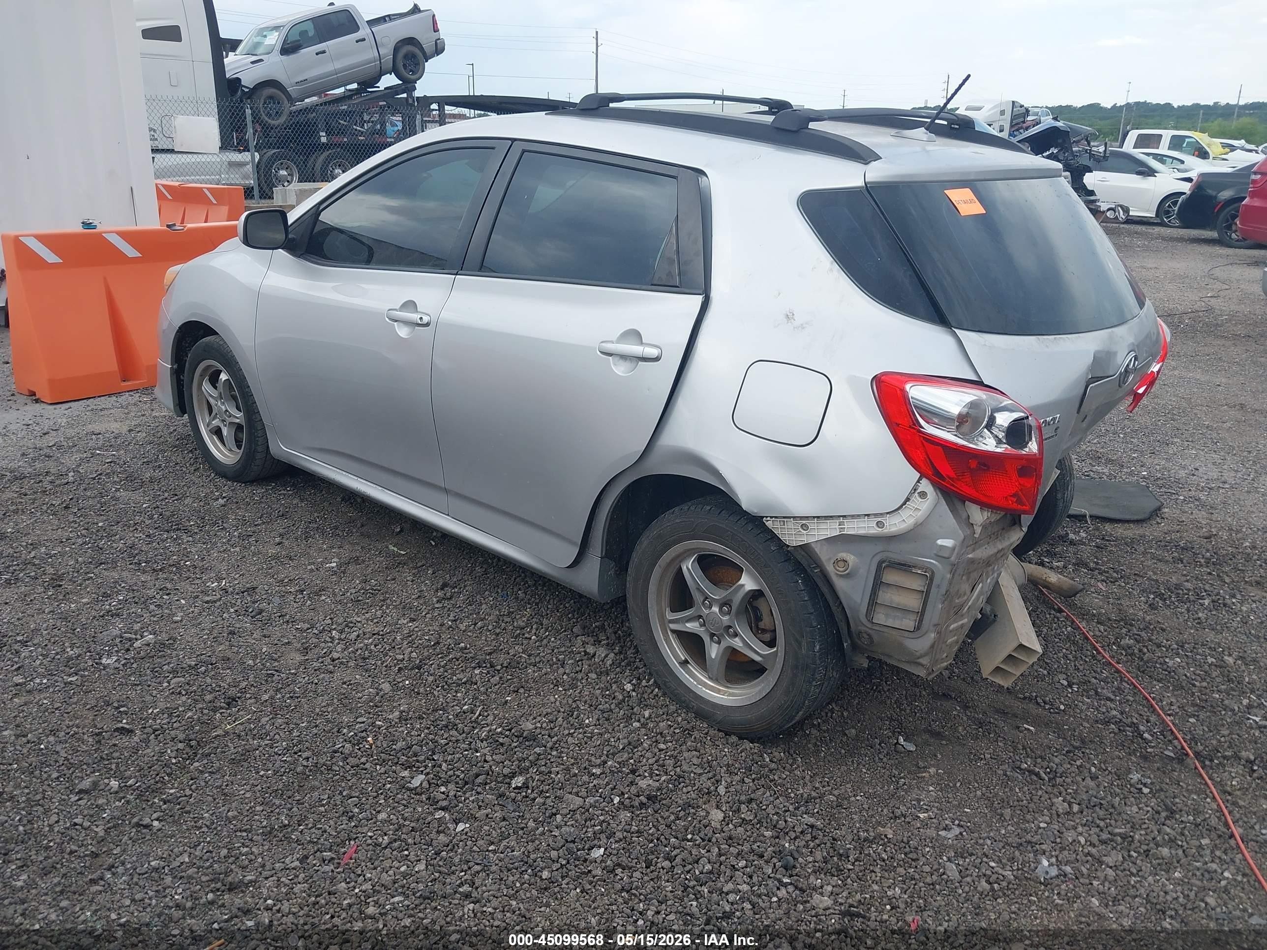 2010 Toyota Matrix   Silver vin: 2T1KU4EE5AC282040