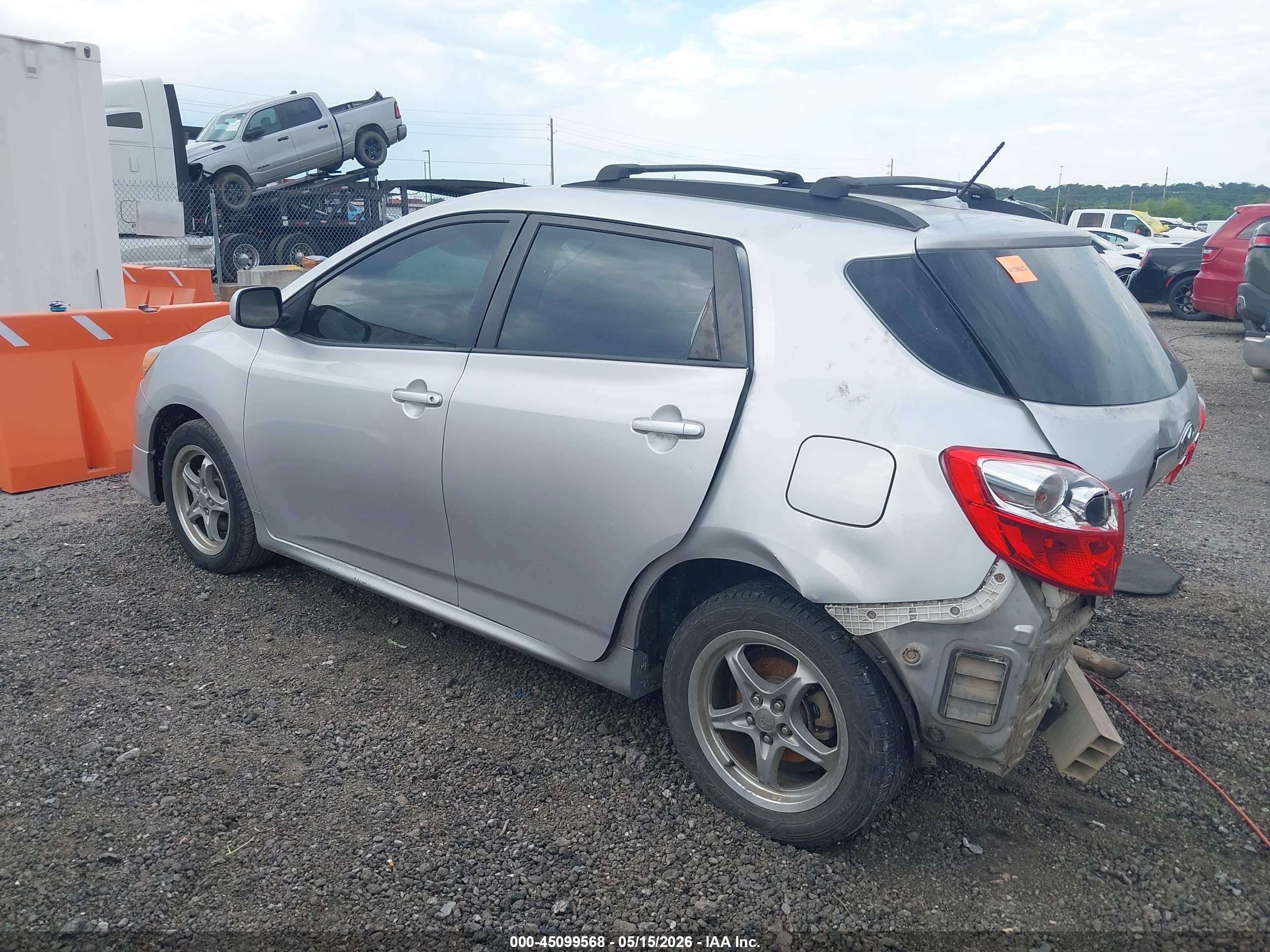 2010 Toyota Matrix   Silver vin: 2T1KU4EE5AC282040