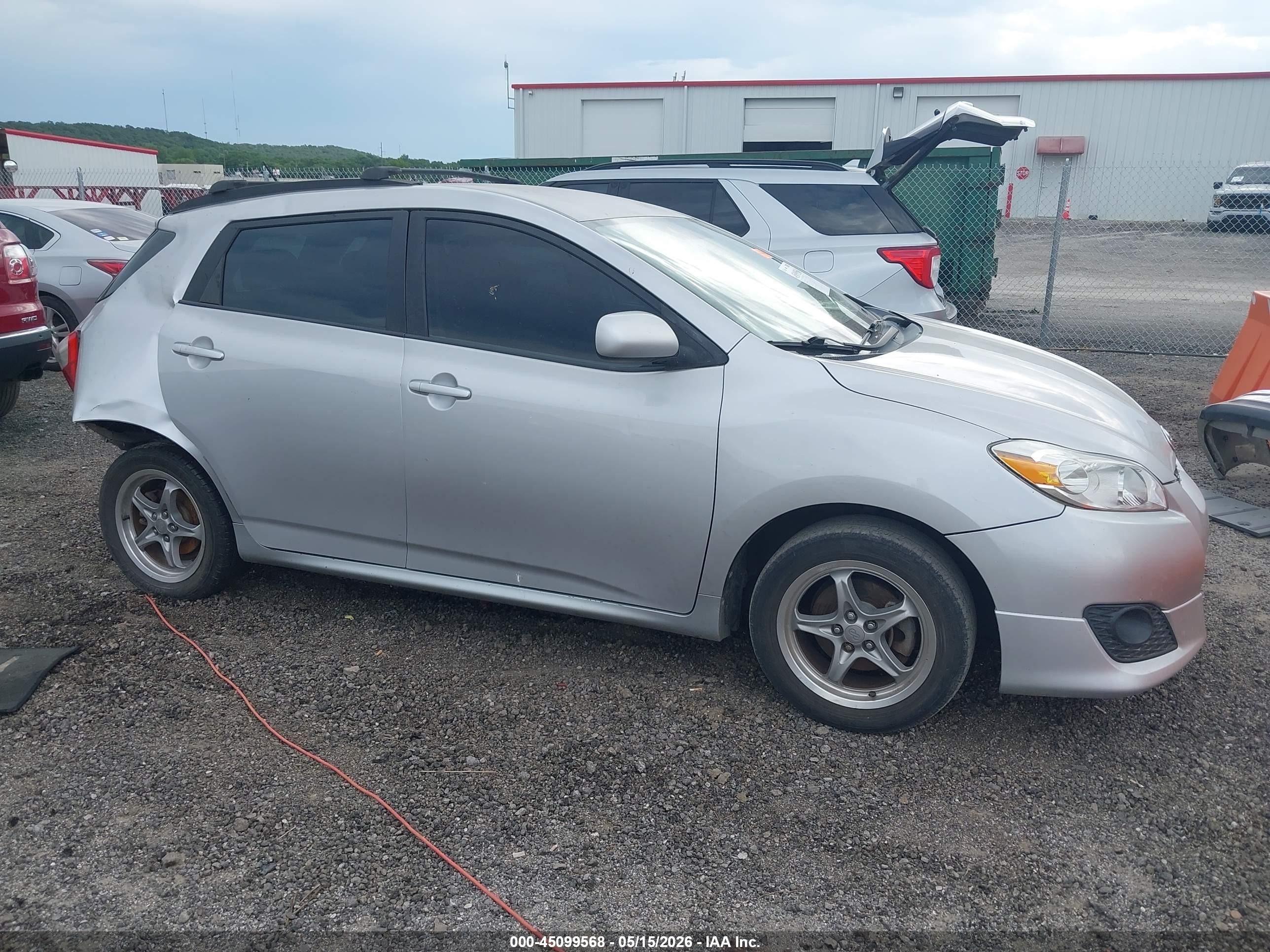 2010 Toyota Matrix   Silver vin: 2T1KU4EE5AC282040