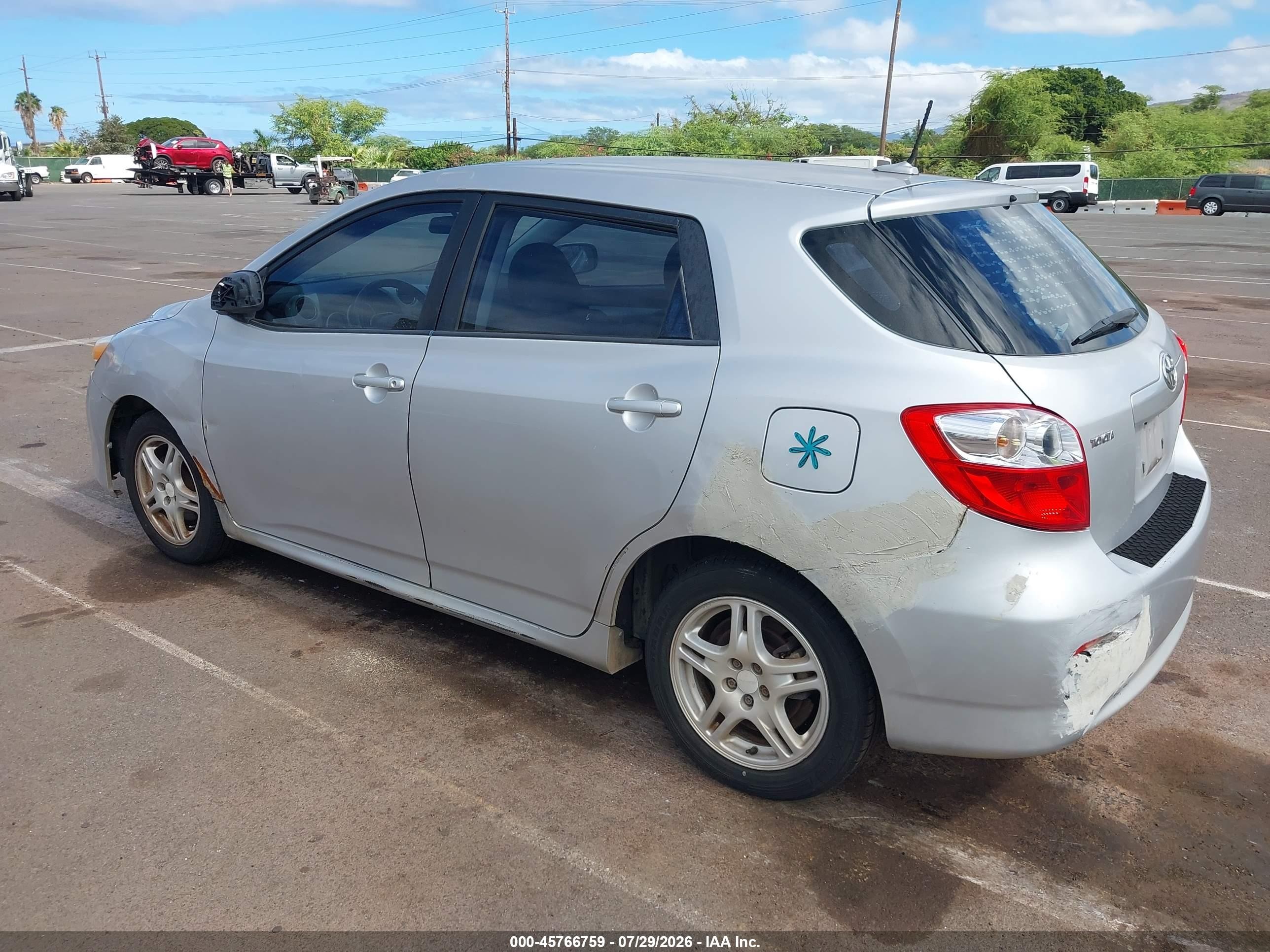 2010 Toyota Matrix   Silver vin: 2T1KU4EE5AC283138