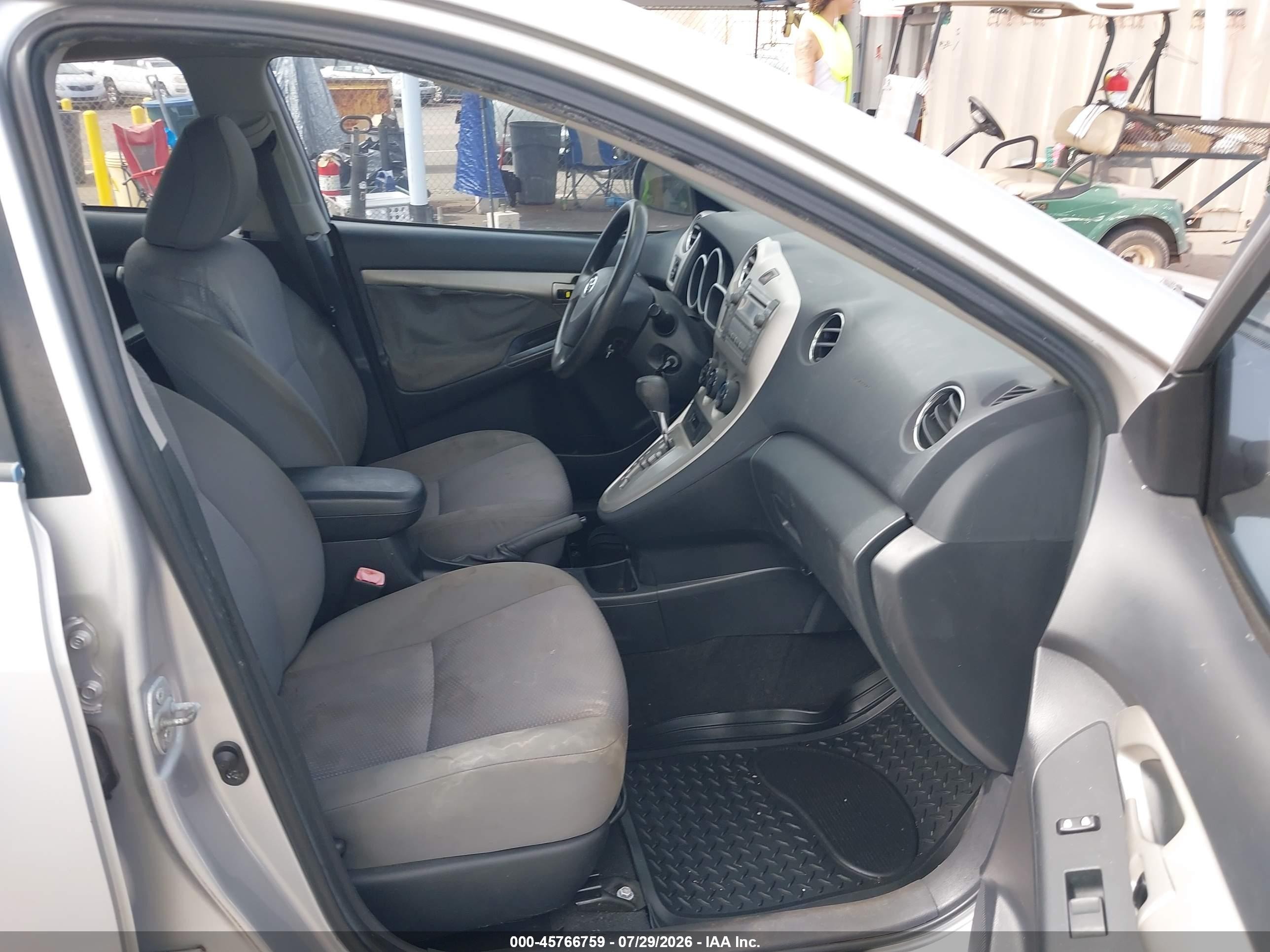 2010 Toyota Matrix   Silver vin: 2T1KU4EE5AC283138