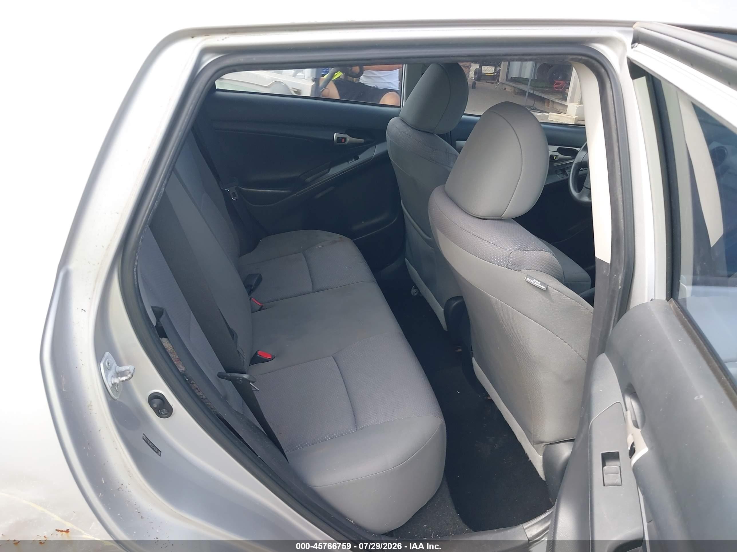 2010 Toyota Matrix   Silver vin: 2T1KU4EE5AC283138