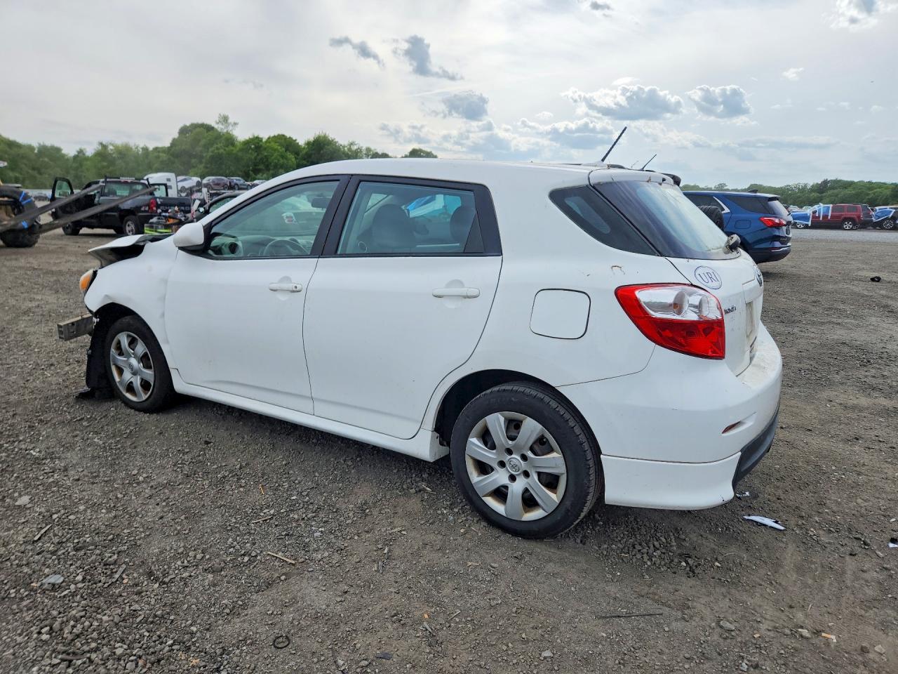 2010 Toyota Matrix Base White vin: 2T1KU4EE5AC367265