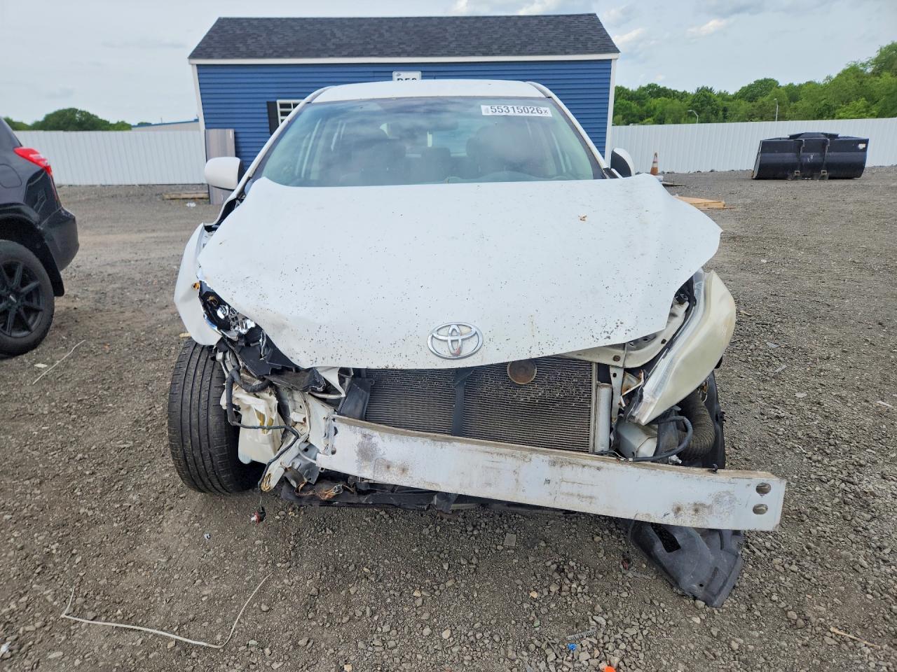 2010 Toyota Matrix Base White vin: 2T1KU4EE5AC367265