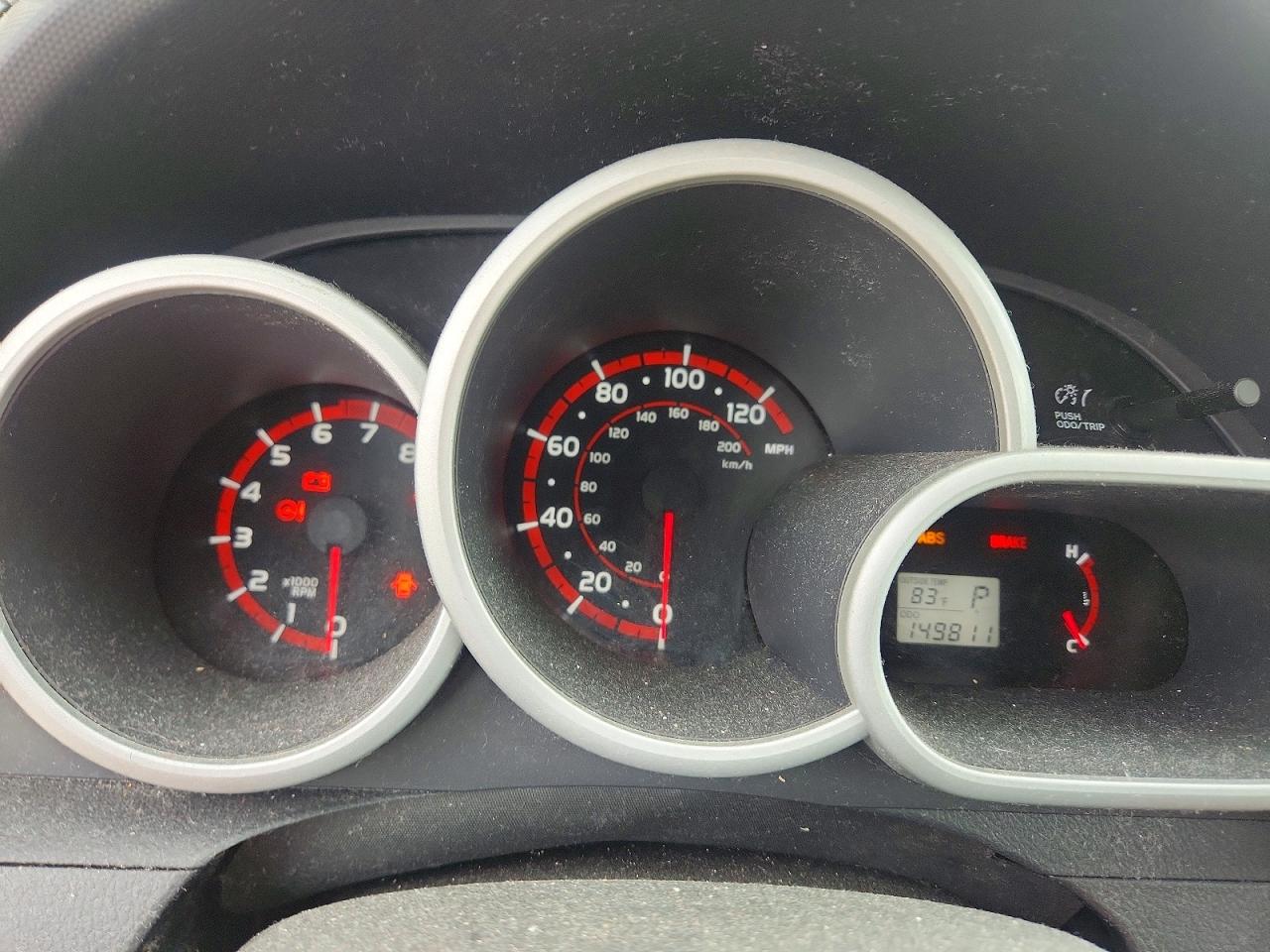 2010 Toyota Matrix Base White vin: 2T1KU4EE5AC367265