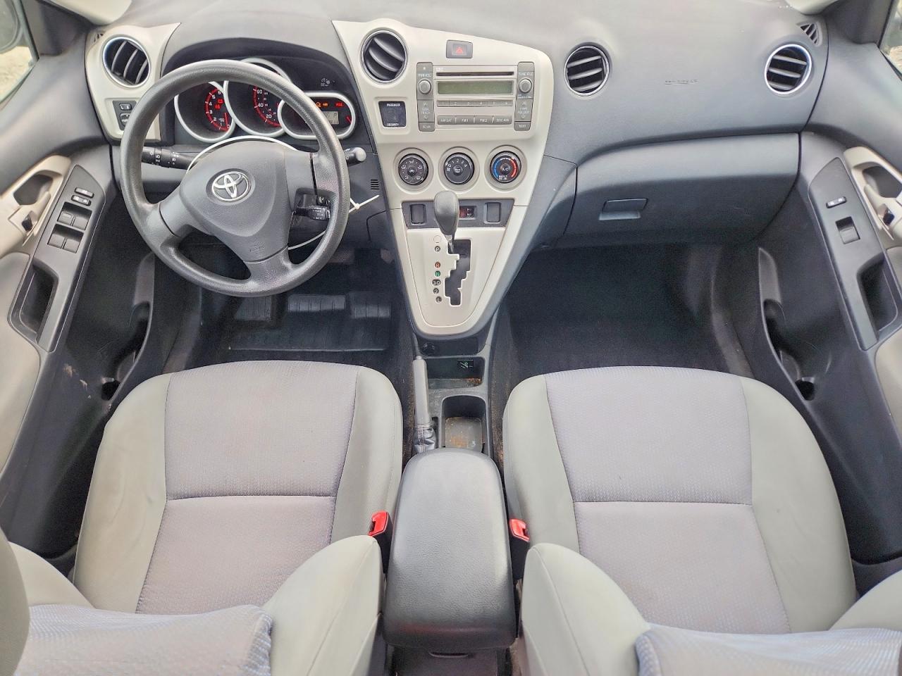 2010 Toyota Matrix Base White vin: 2T1KU4EE5AC367265