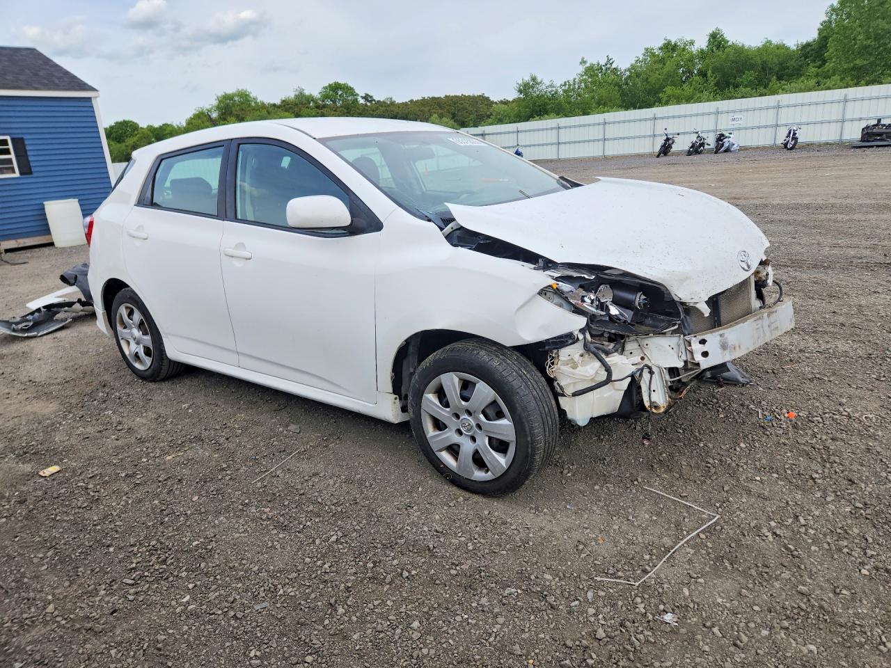 2010 Toyota Matrix Base White vin: 2T1KU4EE5AC367265
