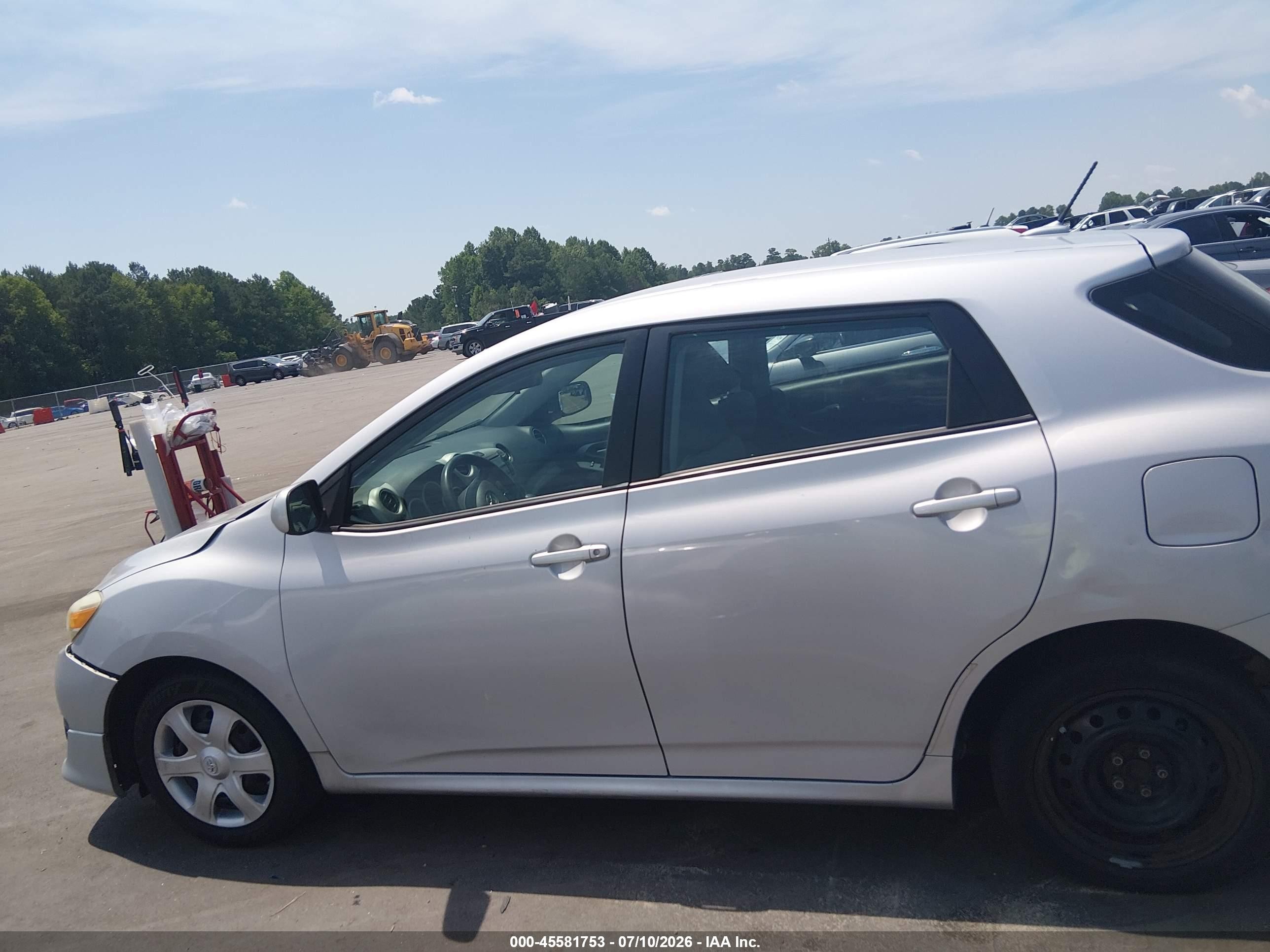 2010 Toyota Matrix   Silver vin: 2T1KU4EE5AC509906