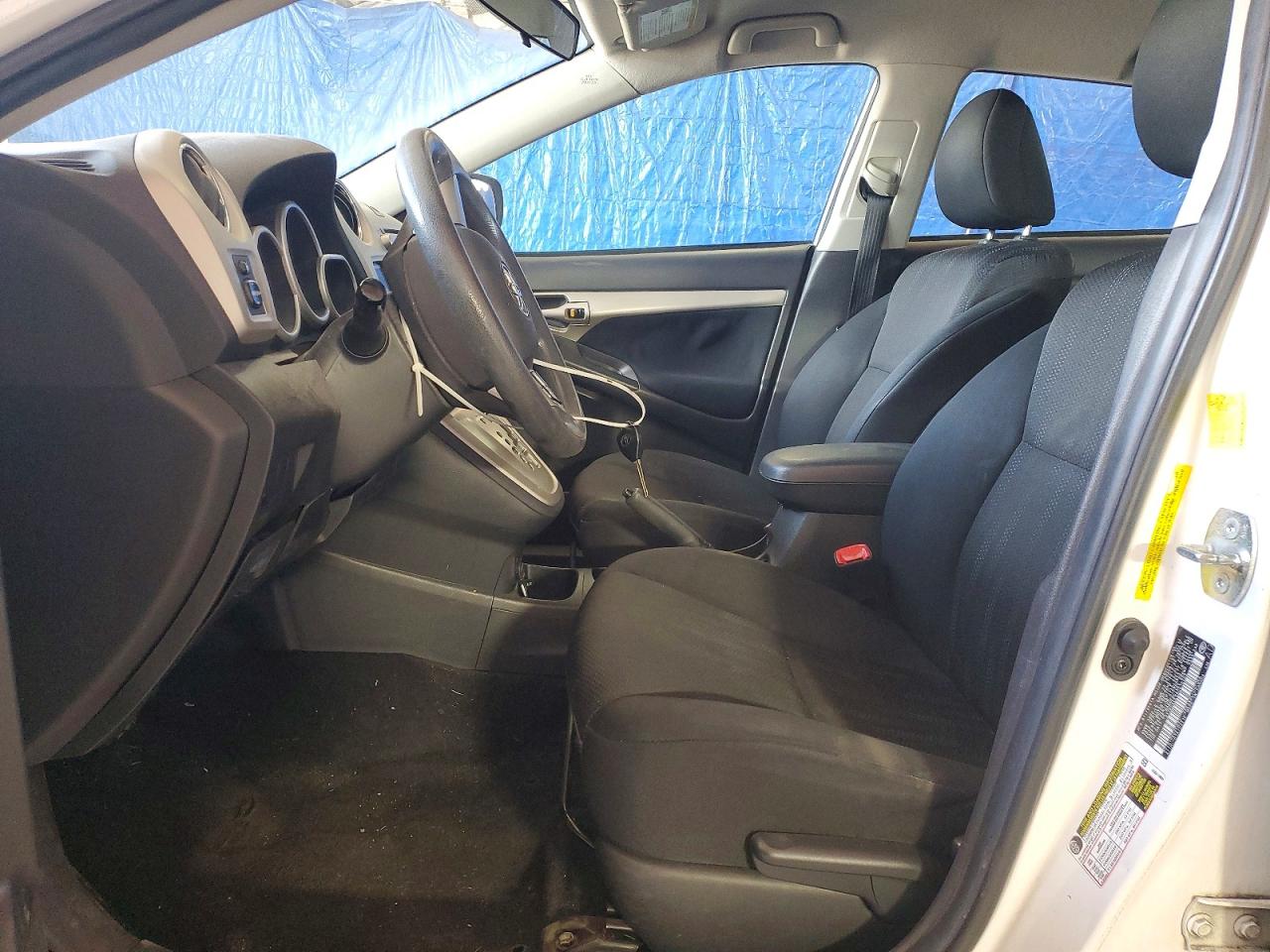2011 Toyota Matrix Base White vin: 2T1KU4EE5BC536203