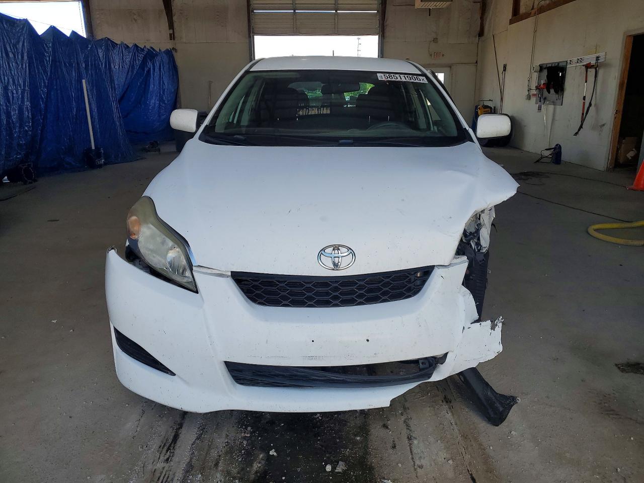 2011 Toyota Matrix Base White vin: 2T1KU4EE5BC536203