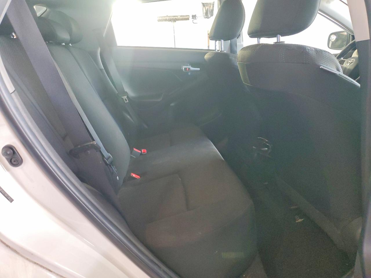 2011 Toyota Matrix Base White vin: 2T1KU4EE5BC536203