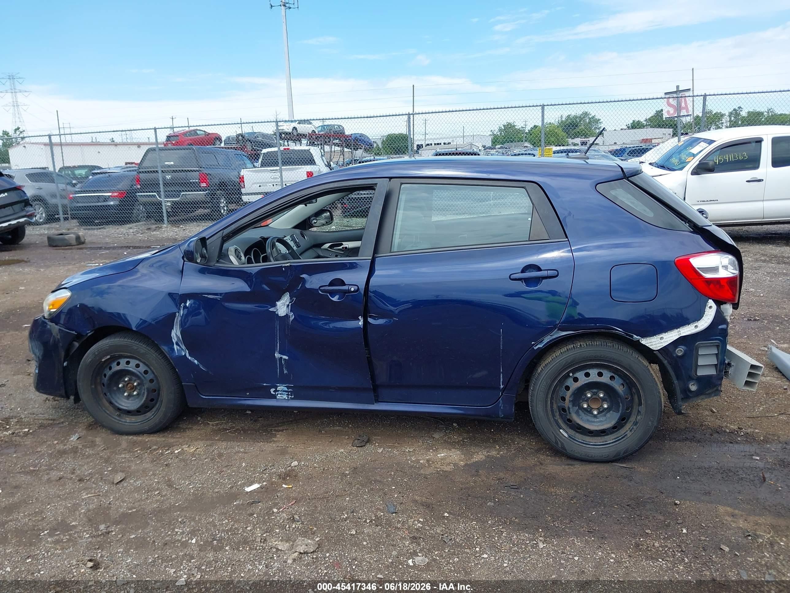 2011 Toyota Matrix   Blue vin: 2T1KU4EE5BC660911