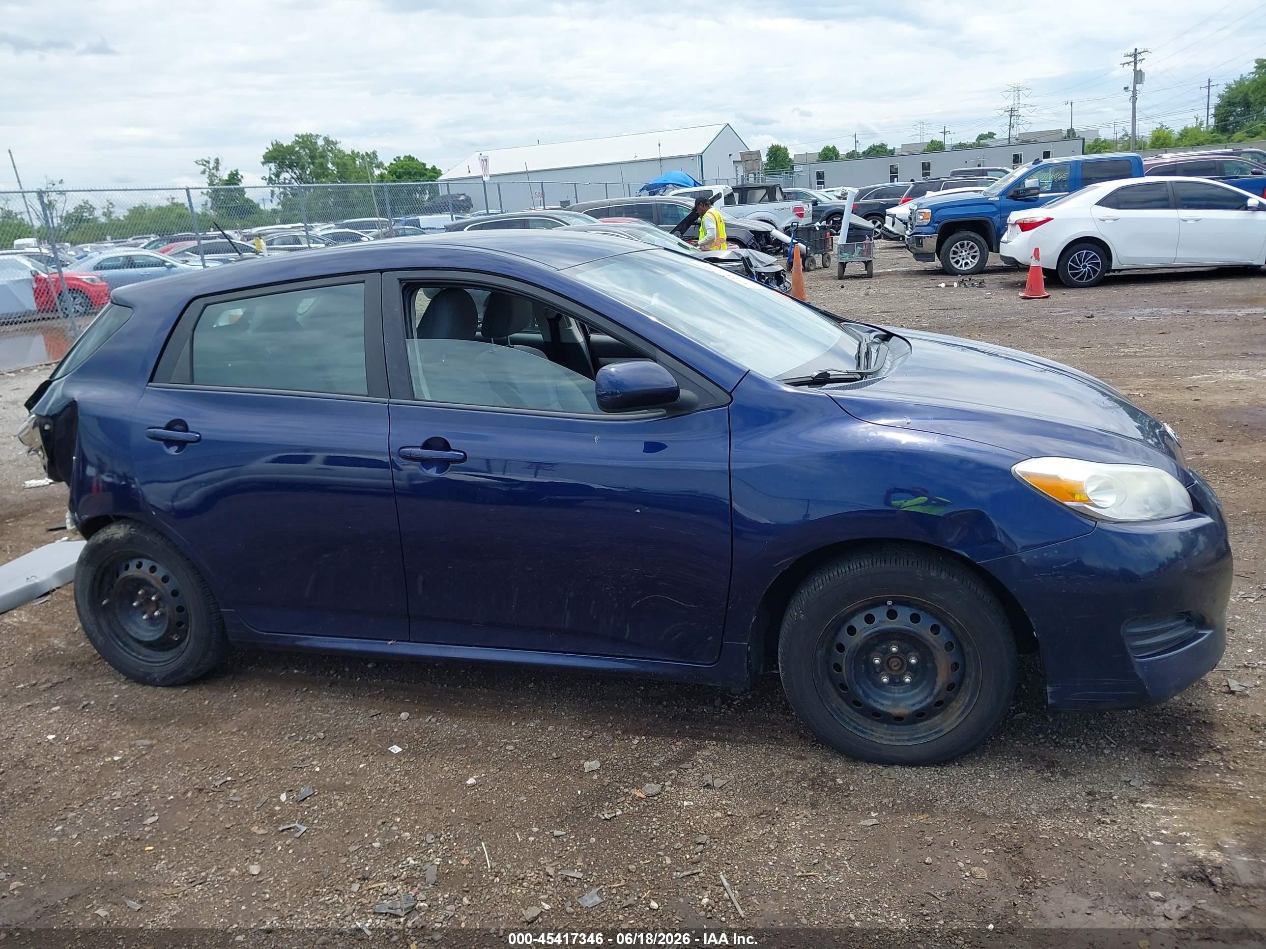 2011 Toyota Matrix   Blue vin: 2T1KU4EE5BC660911