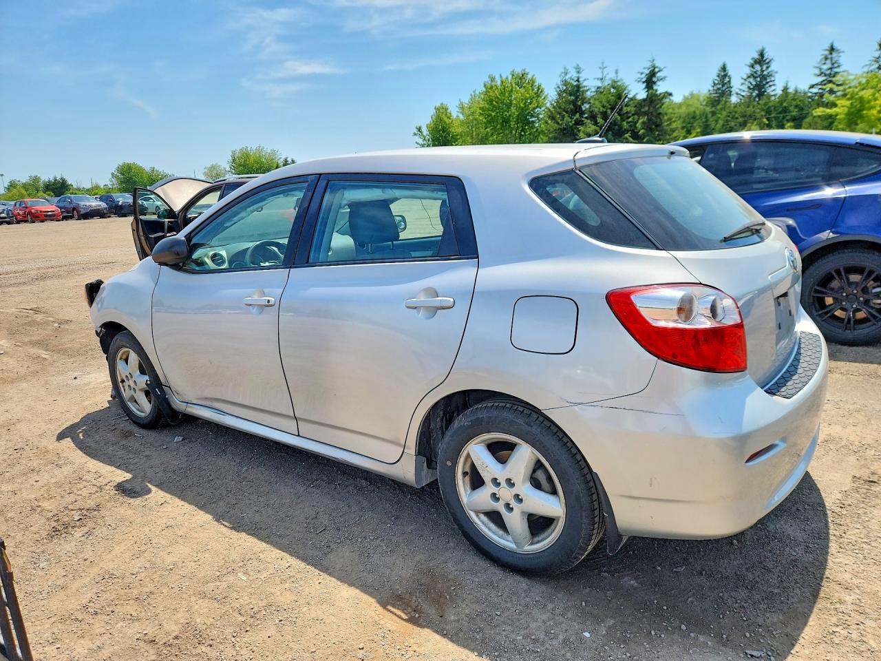 2011 Toyota Matrix Base Silver vin: 2T1KU4EE5BC713865