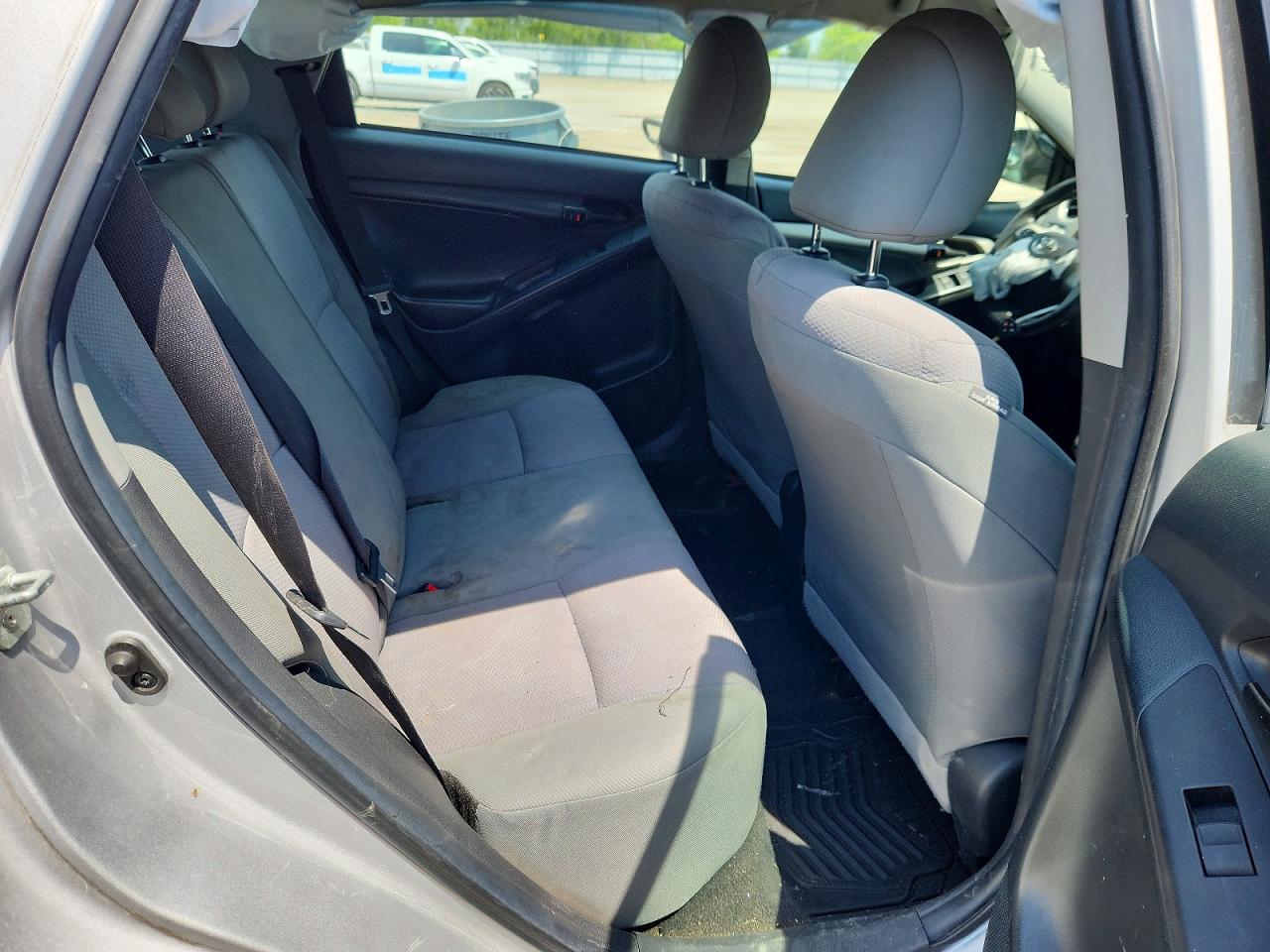 2011 Toyota Matrix Base Silver vin: 2T1KU4EE5BC713865