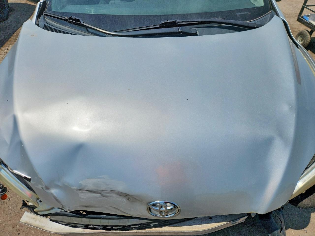 2011 Toyota Matrix Base Silver vin: 2T1KU4EE5BC713865
