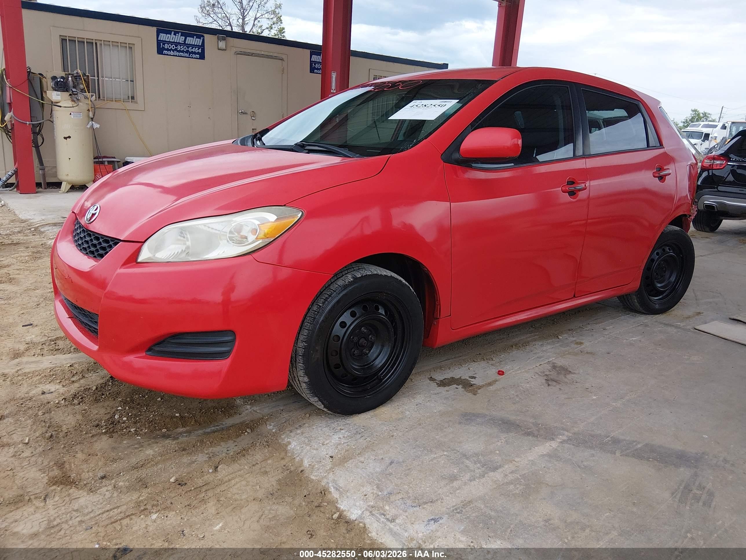 2010 Toyota Matrix   Red vin: 2T1KU4EE6AC232795