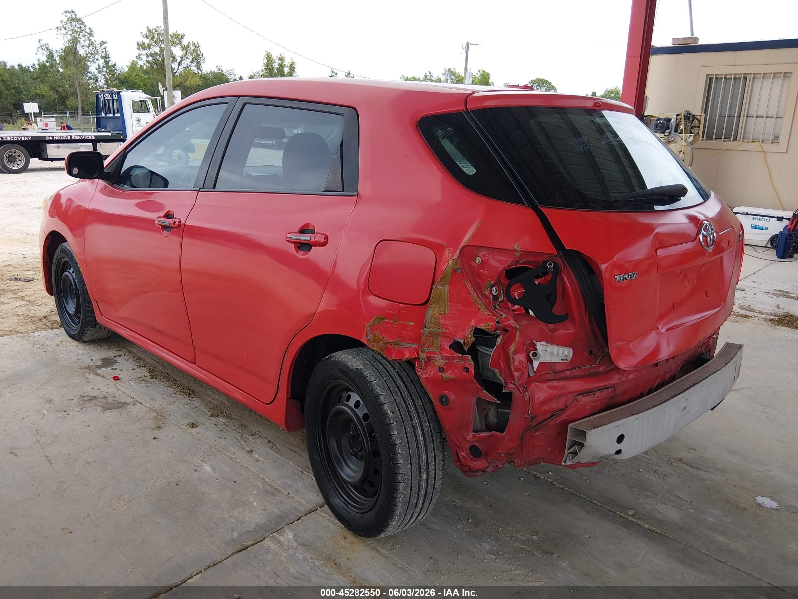 2010 Toyota Matrix   Red vin: 2T1KU4EE6AC232795