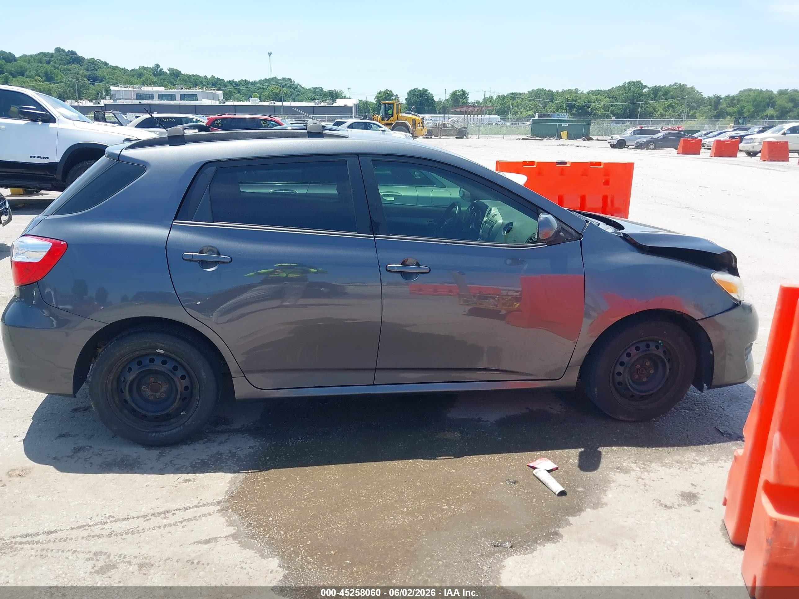 2010 Toyota Matrix   Gray vin: 2T1KU4EE6AC311884