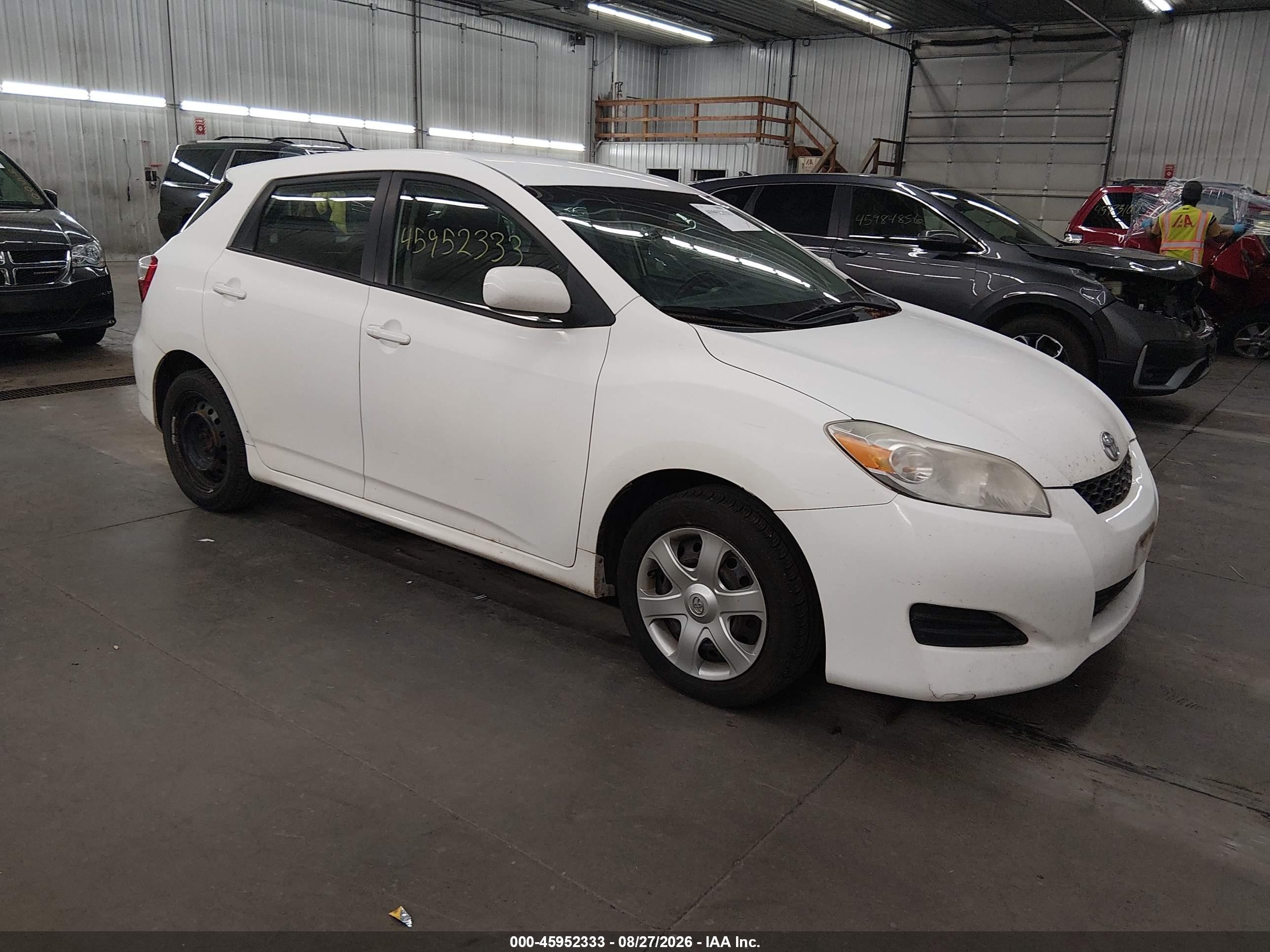 2010 Toyota Matrix   White vin: 2T1KU4EE6AC335313