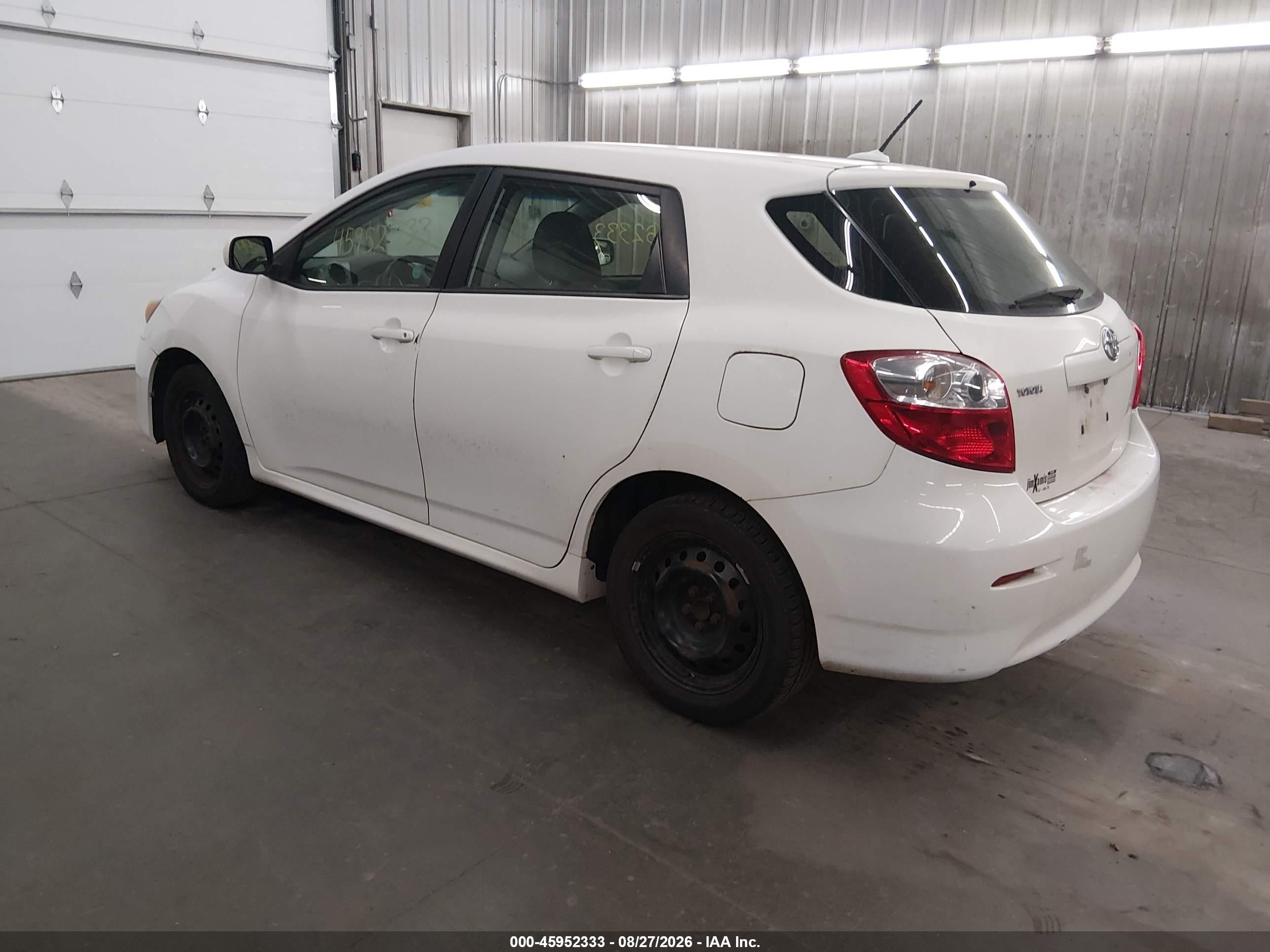 2010 Toyota Matrix   White vin: 2T1KU4EE6AC335313