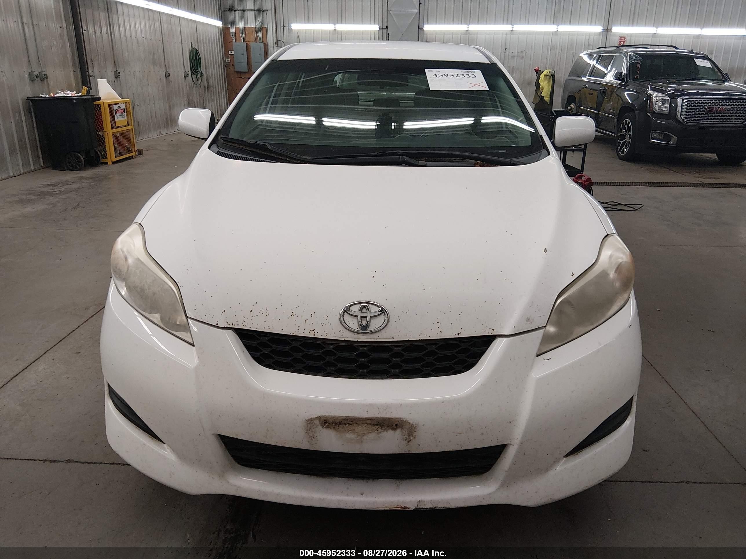 2010 Toyota Matrix   White vin: 2T1KU4EE6AC335313
