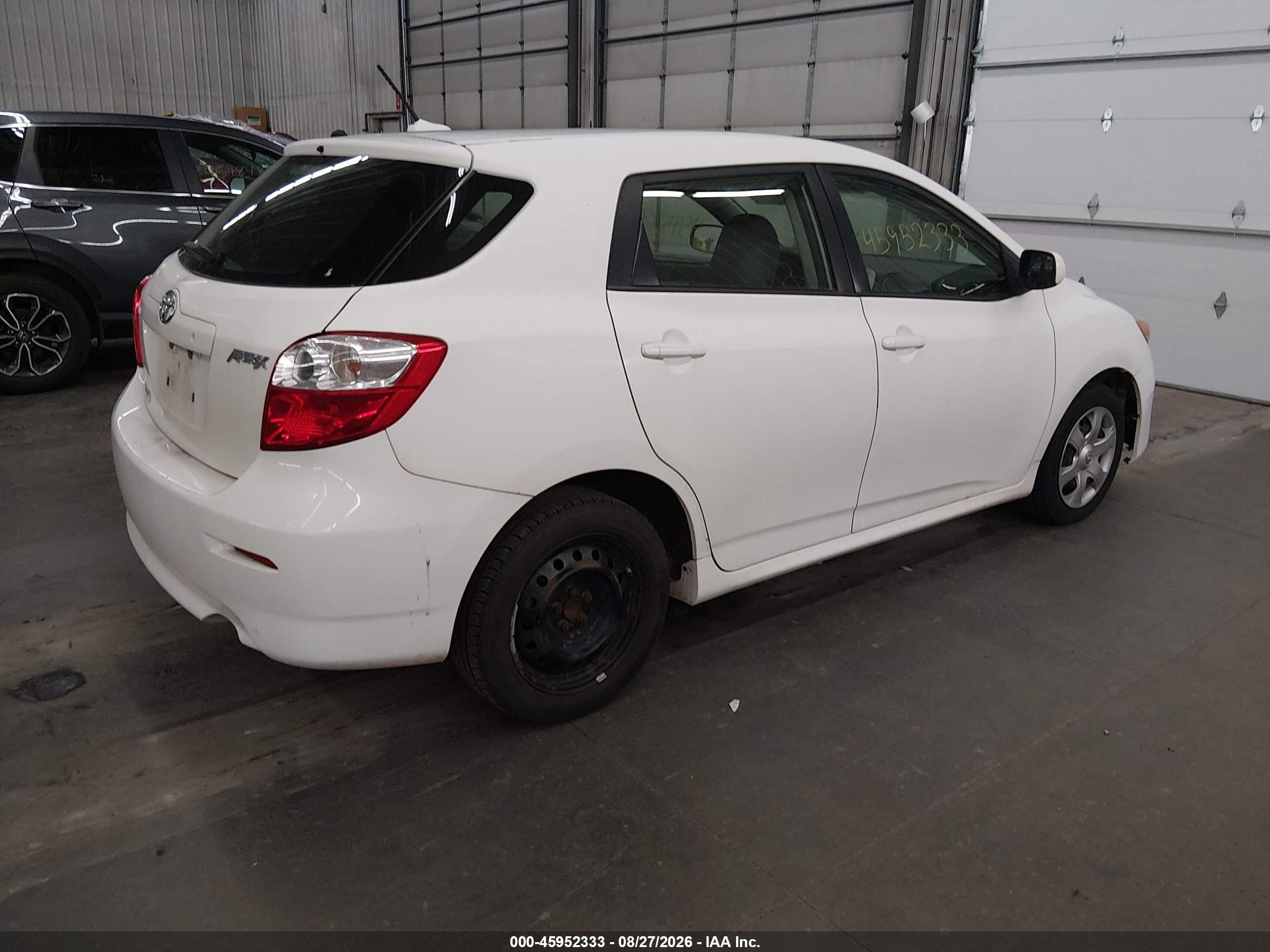2010 Toyota Matrix   White vin: 2T1KU4EE6AC335313