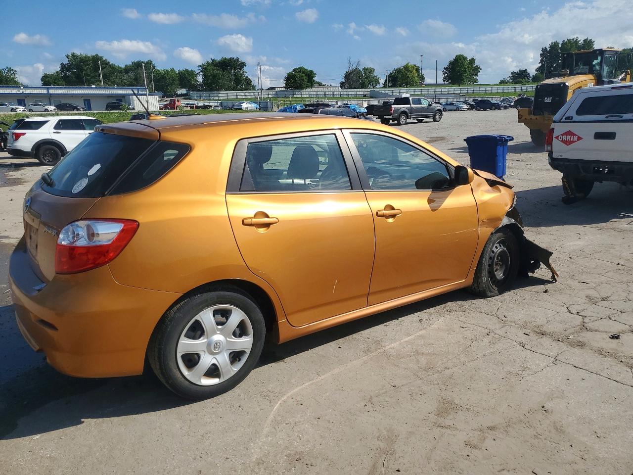 2010 Toyota Matrix Base Gold vin: 2T1KU4EE6AC336946