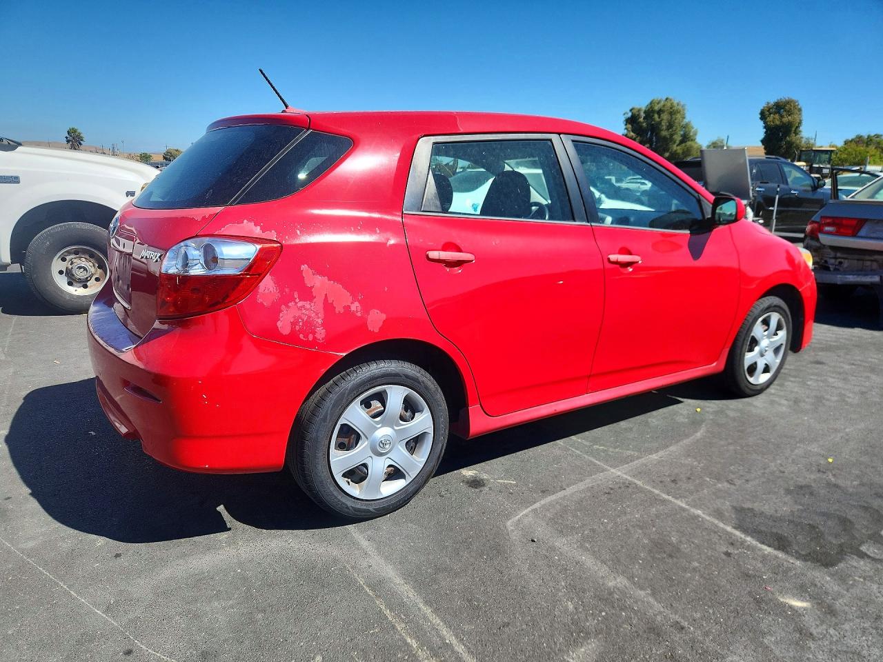 2010 Toyota Matrix Base Red vin: 2T1KU4EE6AC438313