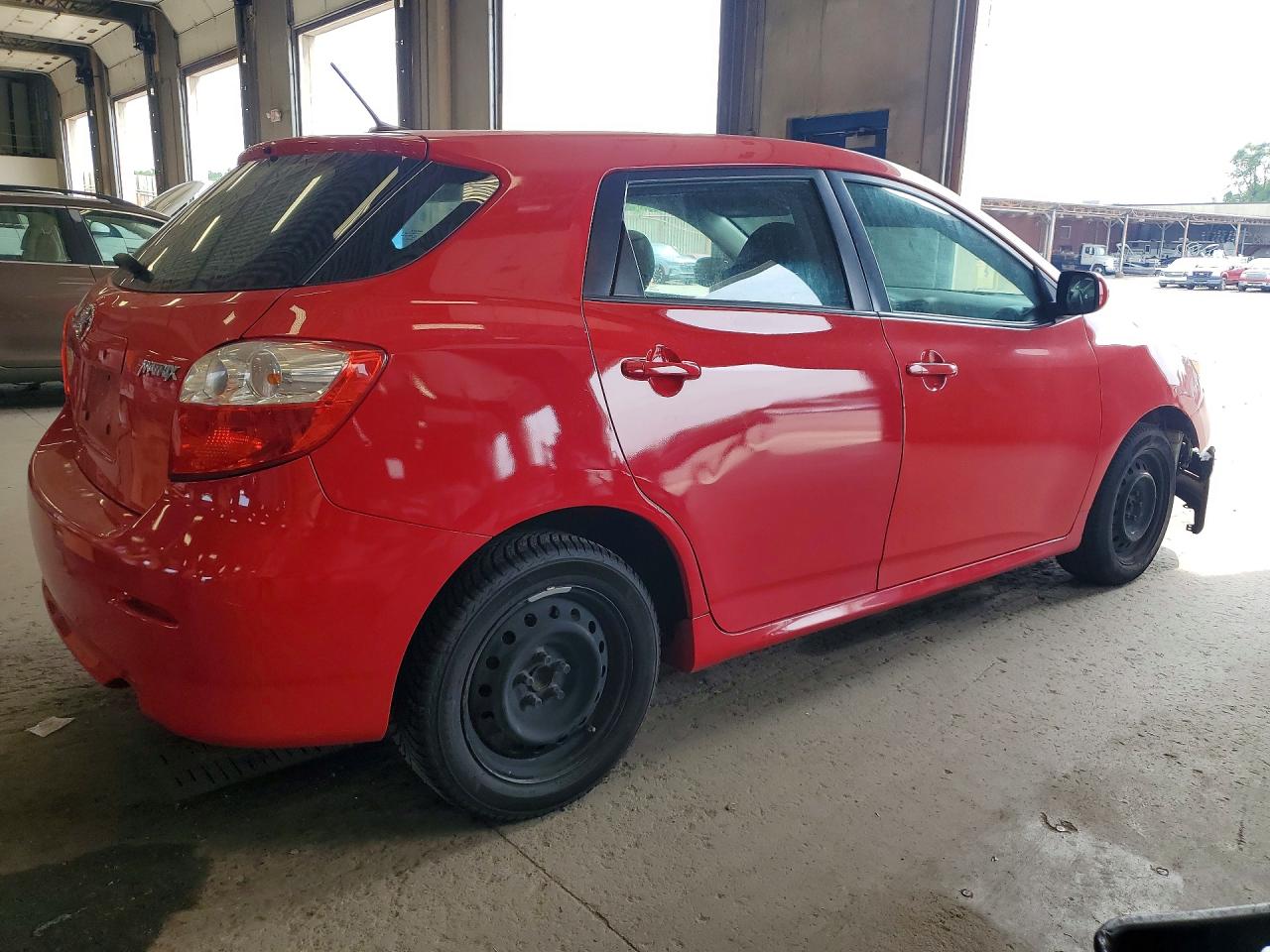 2011 Toyota Matrix Base Красный vin: 2T1KU4EE6BC542253