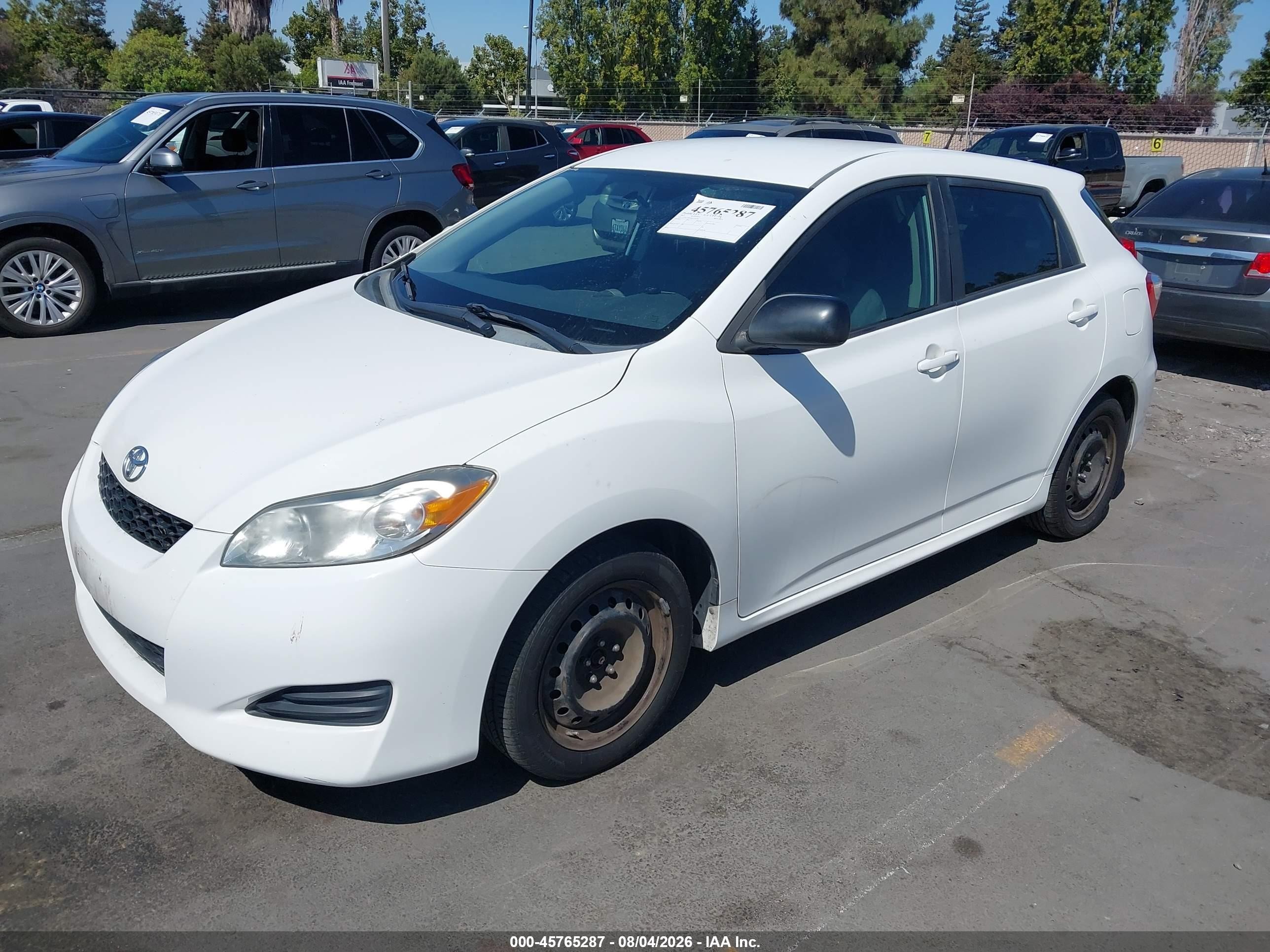 2011 Toyota Matrix   White vin: 2T1KU4EE6BC655328