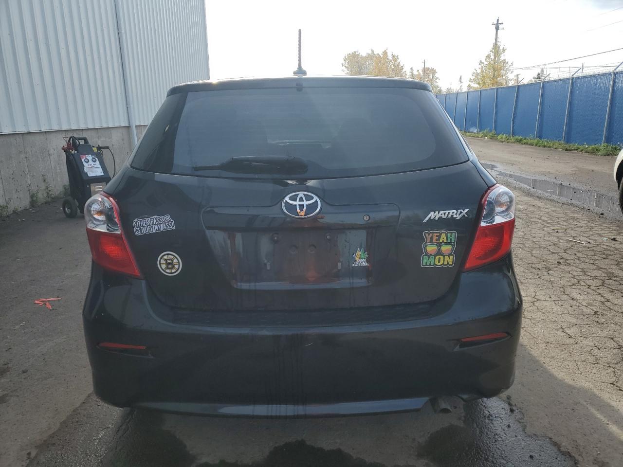 2011 Toyota Corolla Matrix Black vin: 2T1KU4EE6BC691052