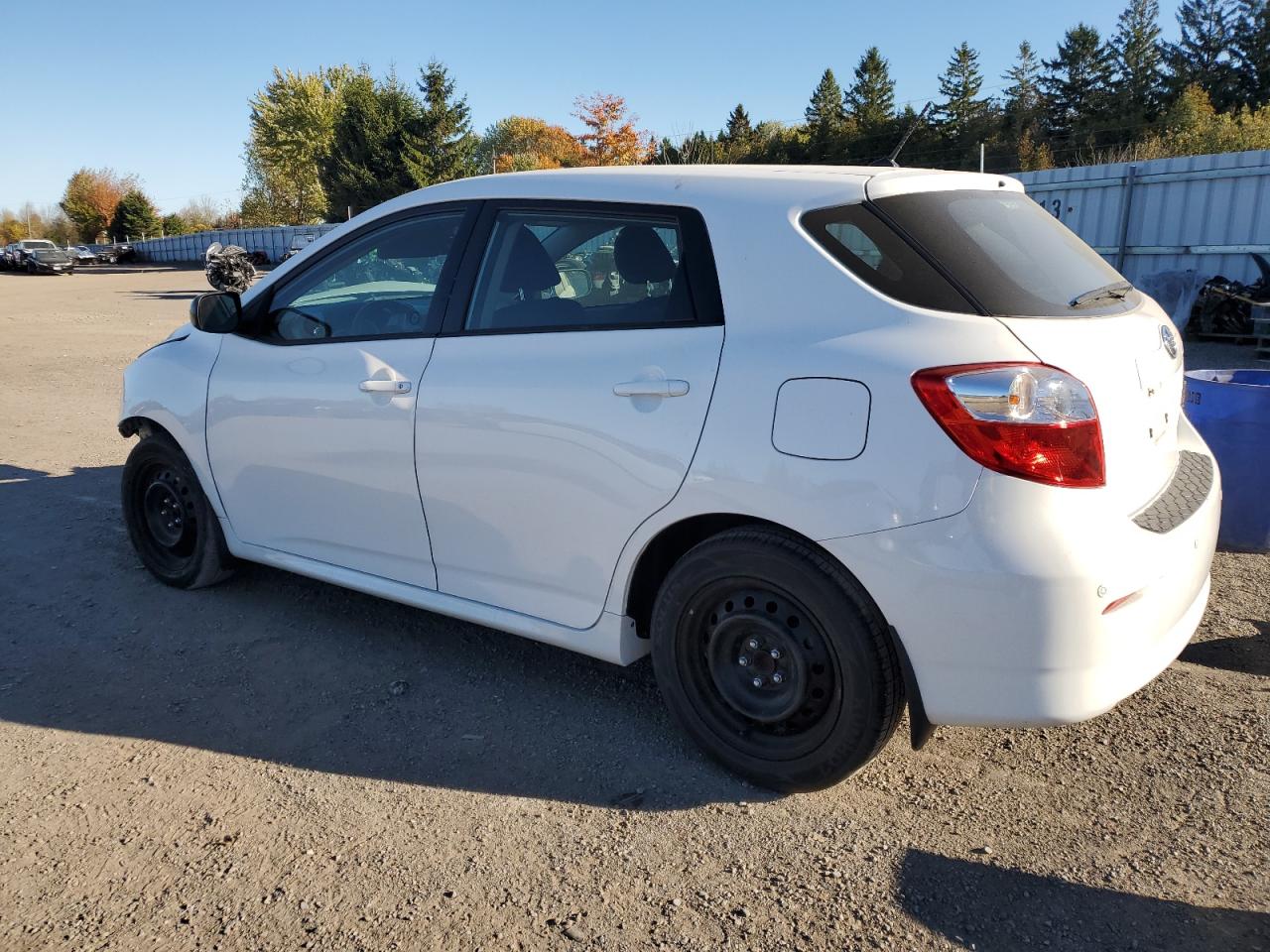 2014 Toyota Matrix Base White vin: 2T1KU4EE6EC134453