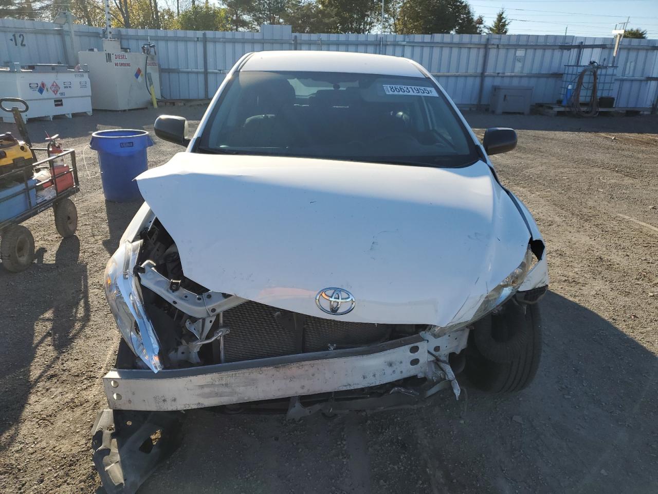 2014 Toyota Matrix Base White vin: 2T1KU4EE6EC134453