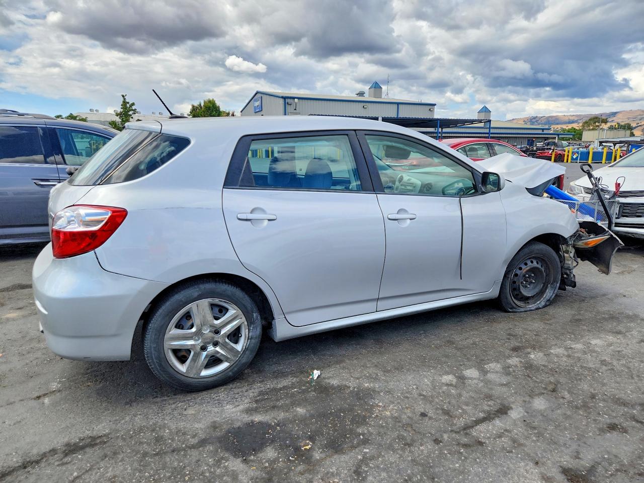 2011 Toyota Matrix Base Серебряный vin: 2T1KU4EE7BC547817