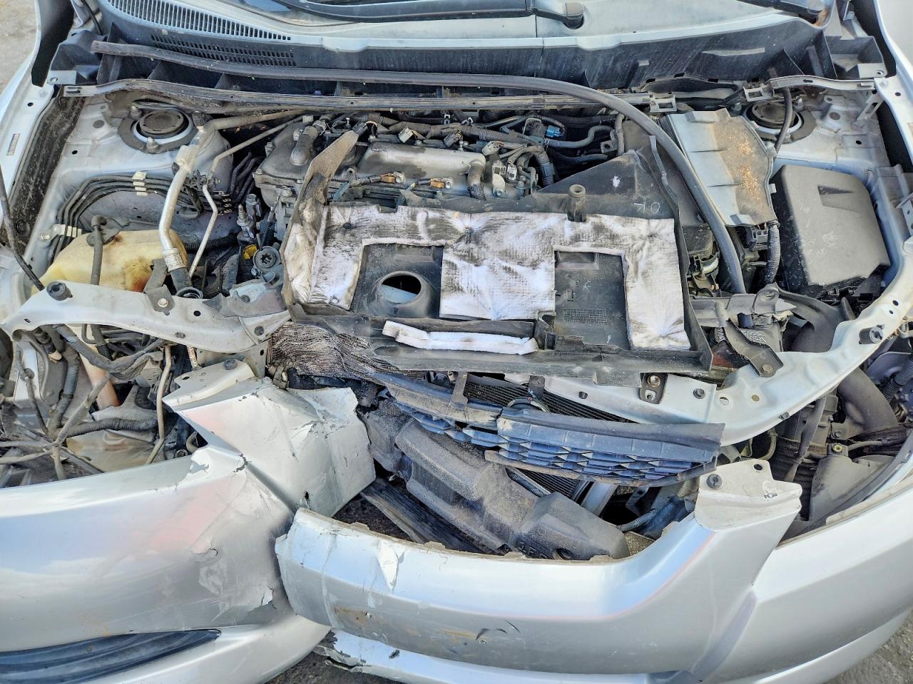 2011 Toyota Matrix Base Серебряный vin: 2T1KU4EE7BC547817