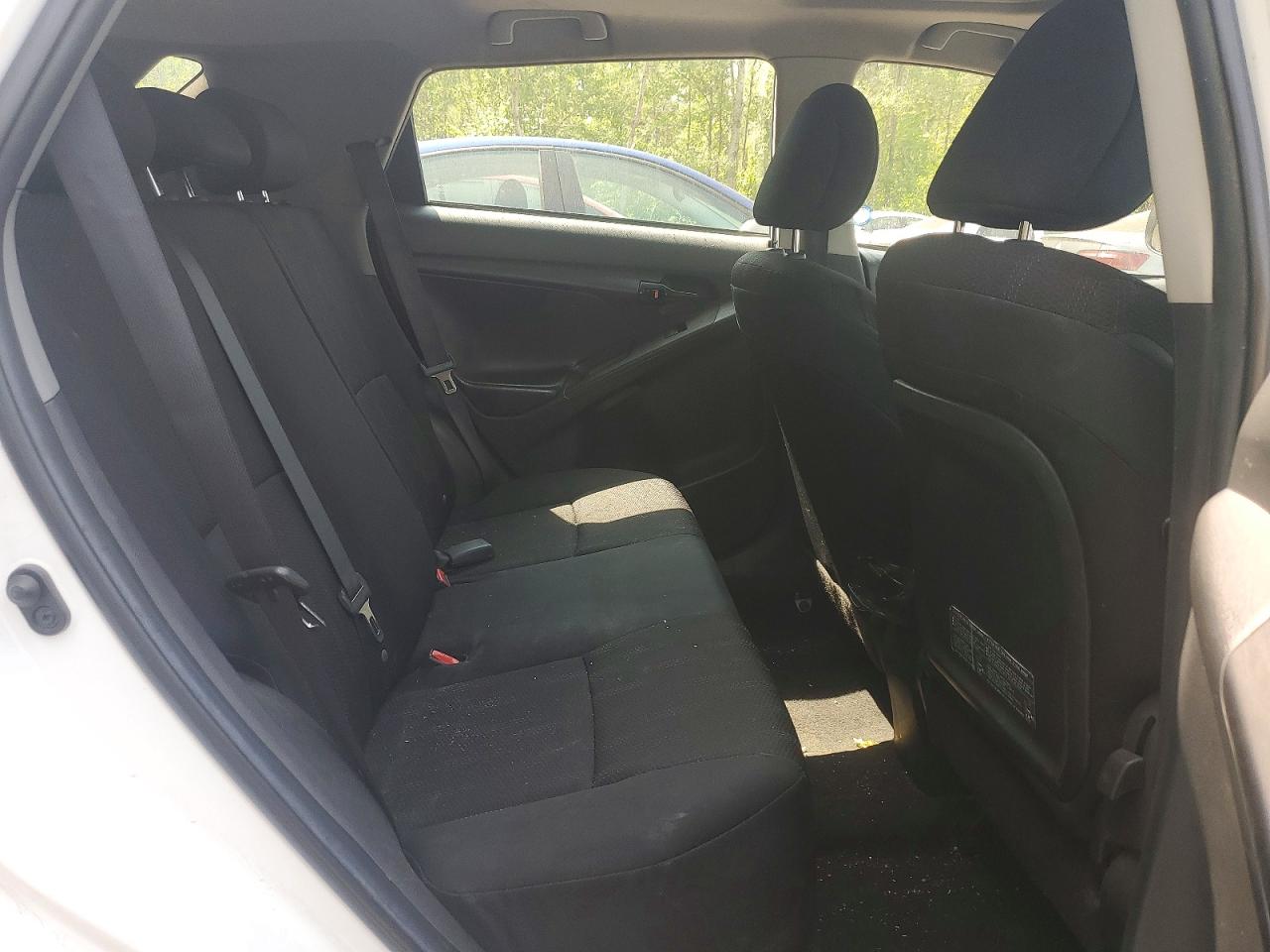 2011 Toyota Matrix Base Белый vin: 2T1KU4EE7BC568487