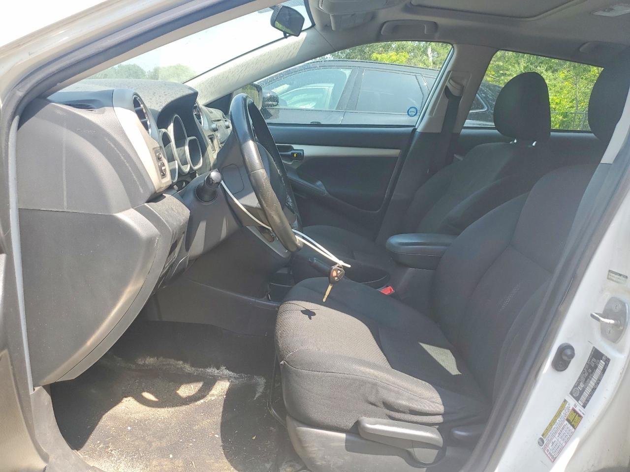 2011 Toyota Matrix Base Белый vin: 2T1KU4EE7BC568487