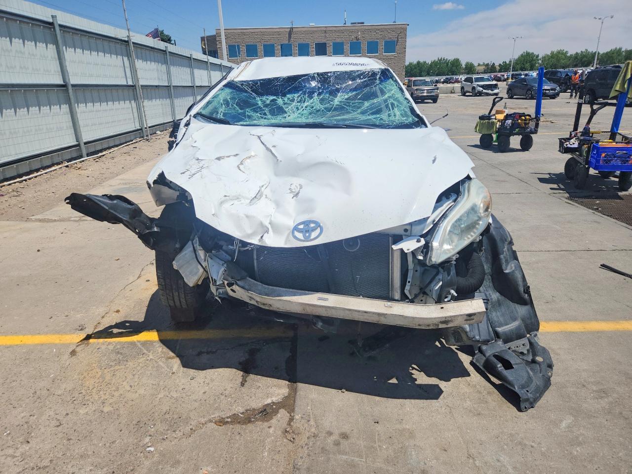 2013 Toyota Matrix L White vin: 2T1KU4EE7DC972358