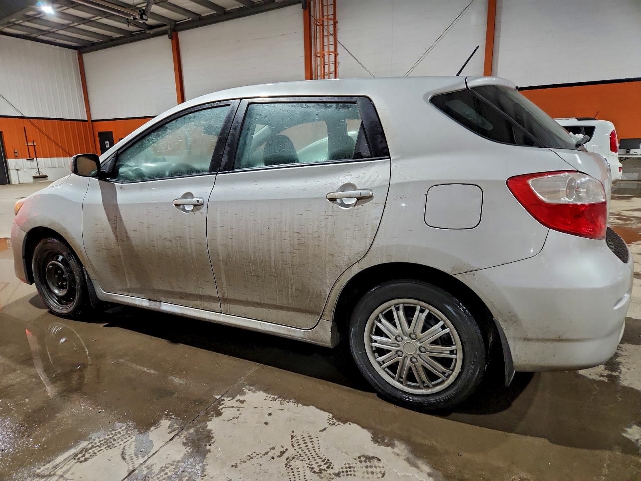 2014 Toyota Matrix Base Серебряный vin: 2T1KU4EE7EC134333